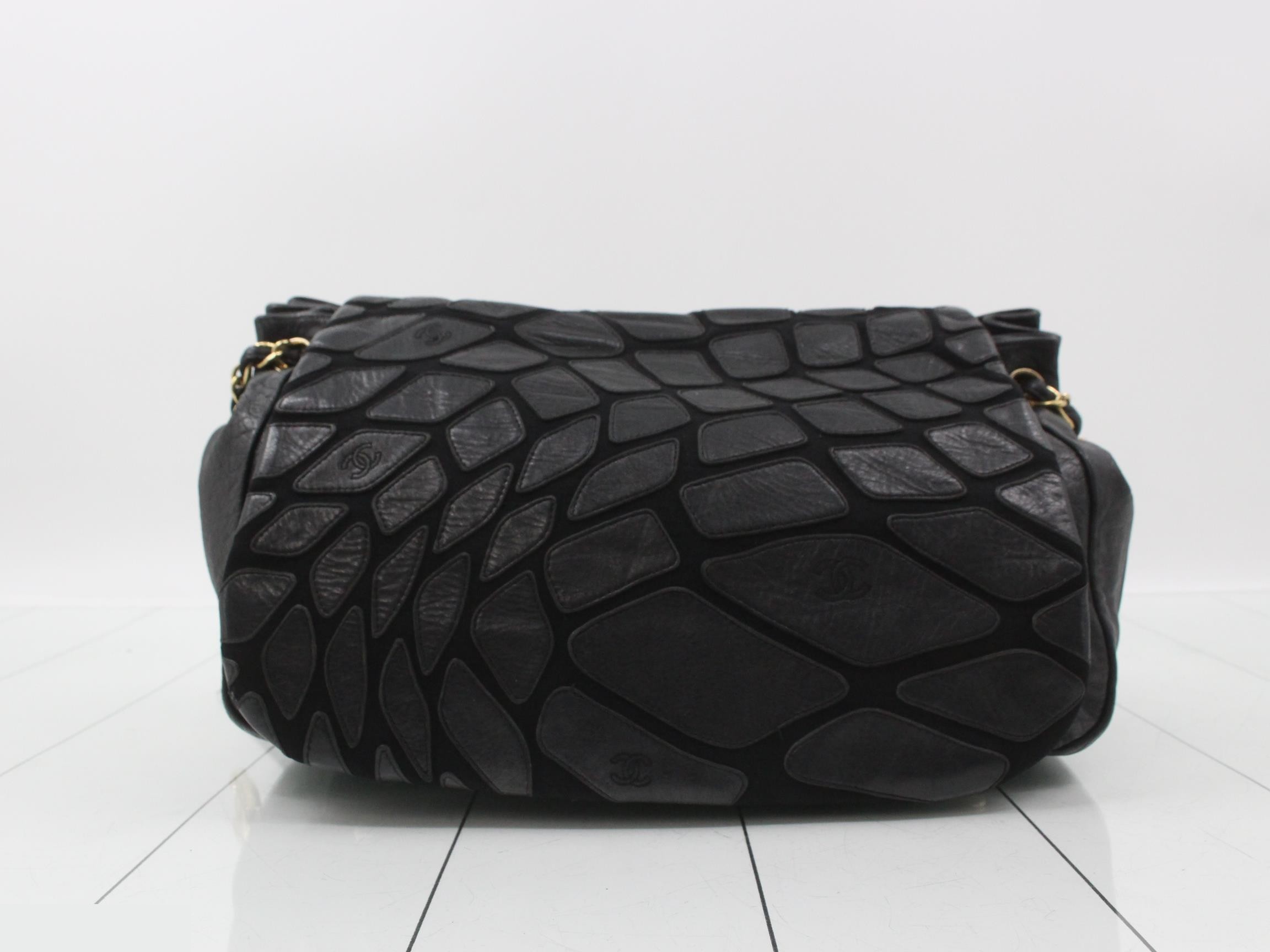 Chain shoulder bag