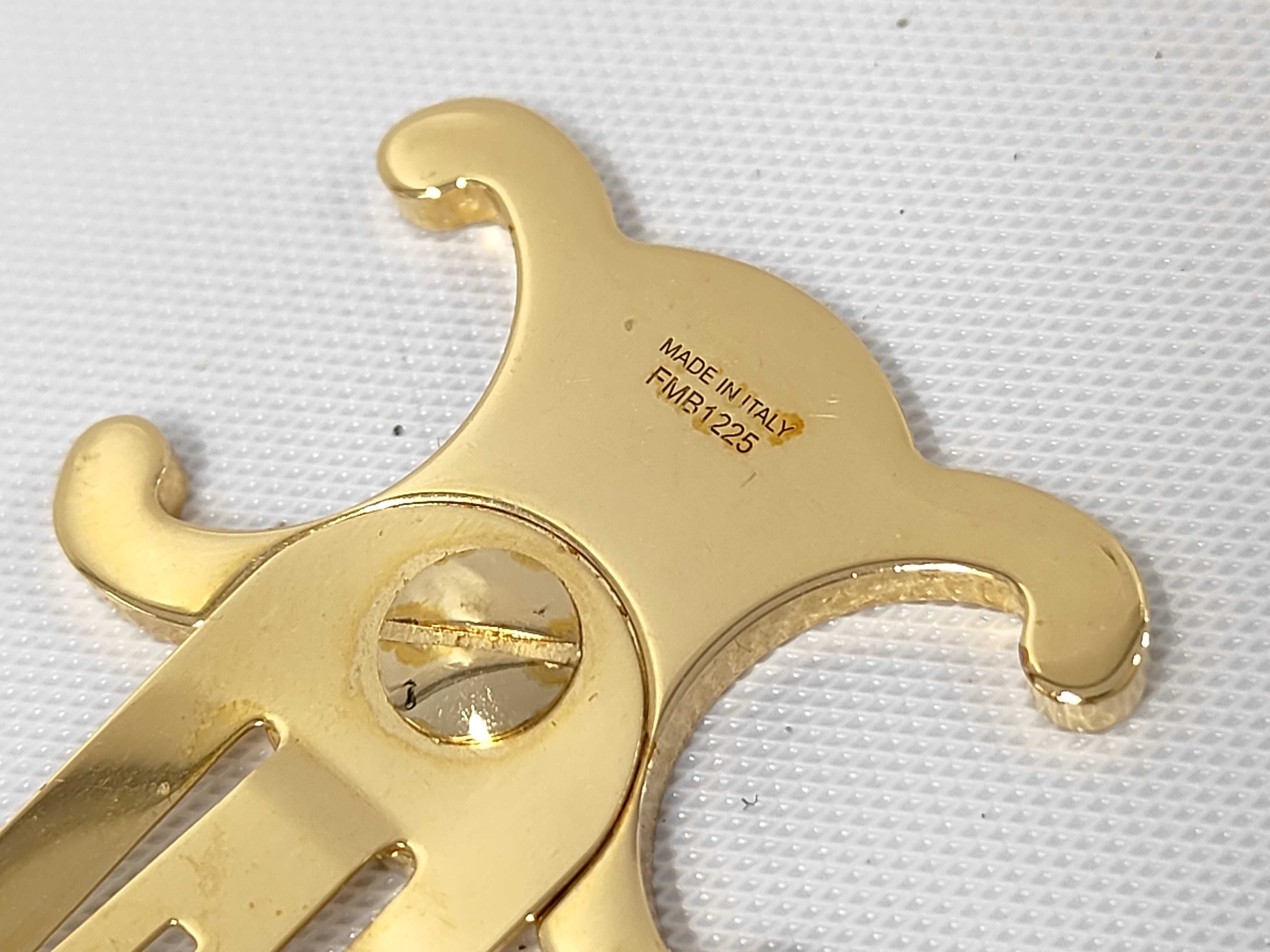Triomphe Hair Clip. Includes: Box, dust bag, and hair accessory. — view 4