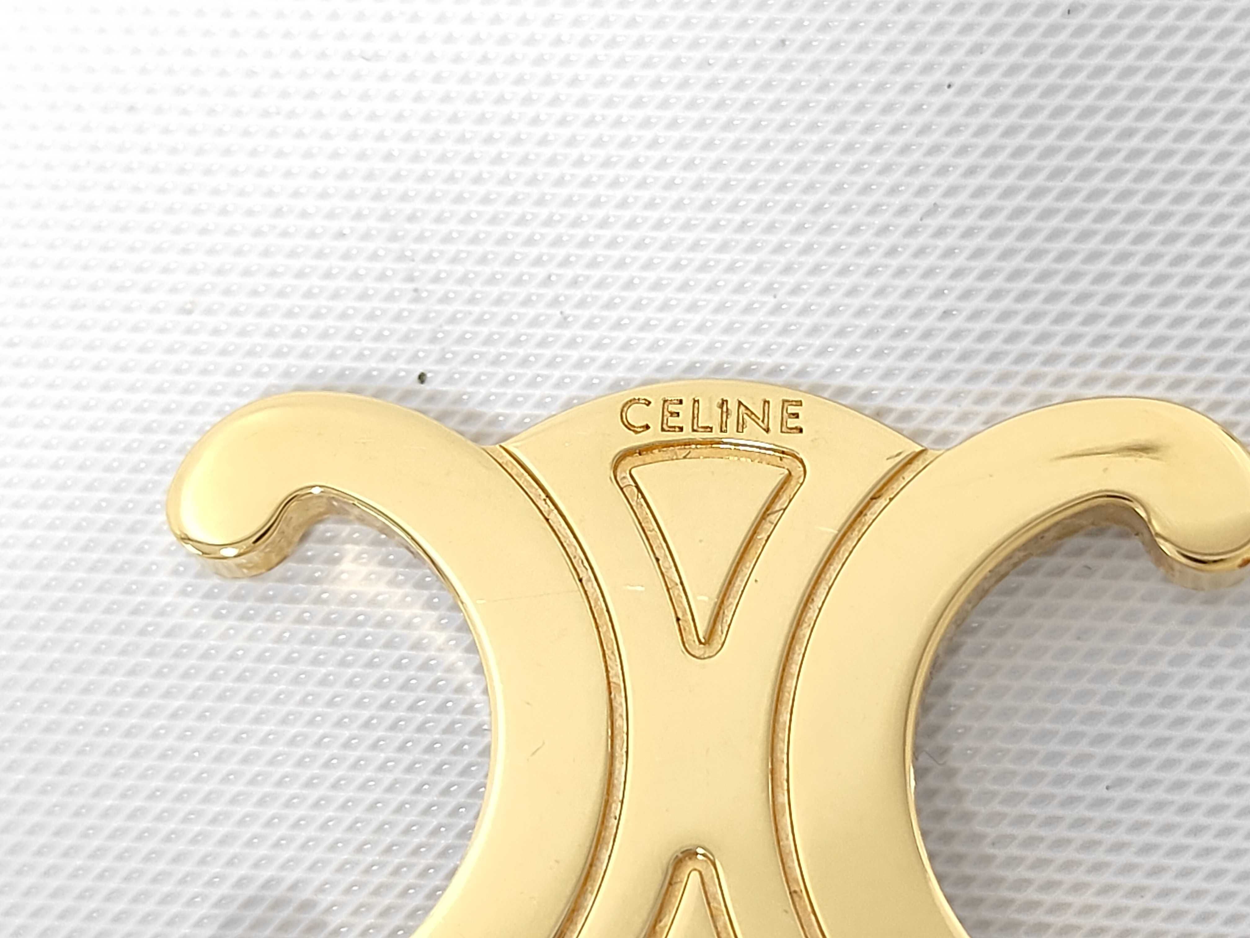 Triomphe Hair Clip. Includes: Box, dust bag, and hair accessory. — view 5