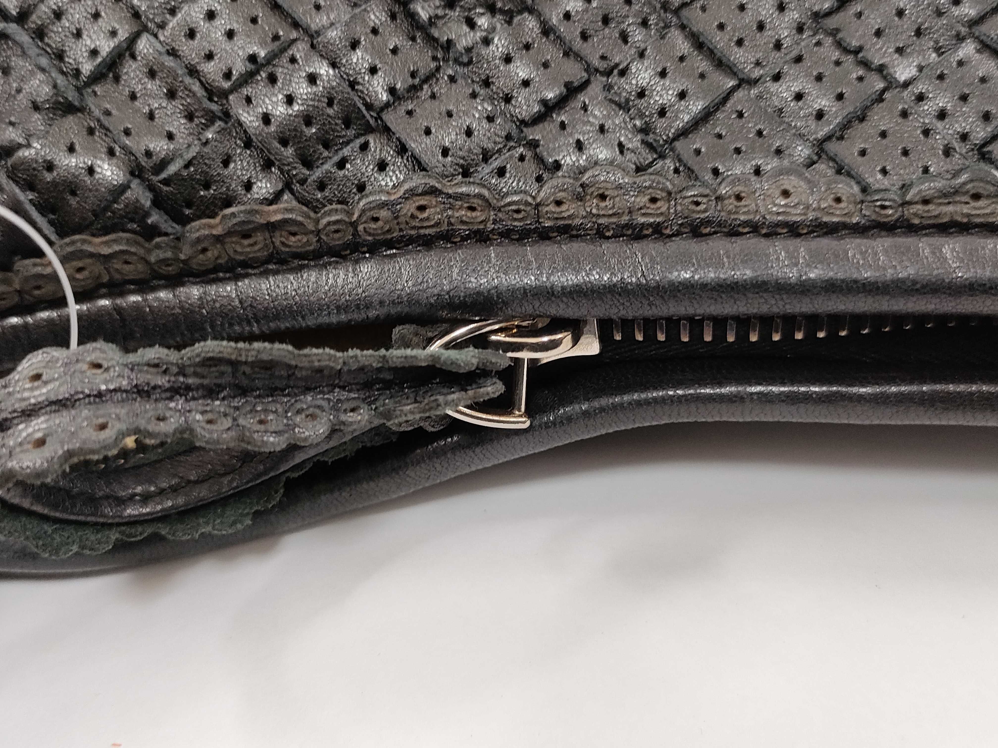 Intrecciato One-Hand Black Handbag — view 8