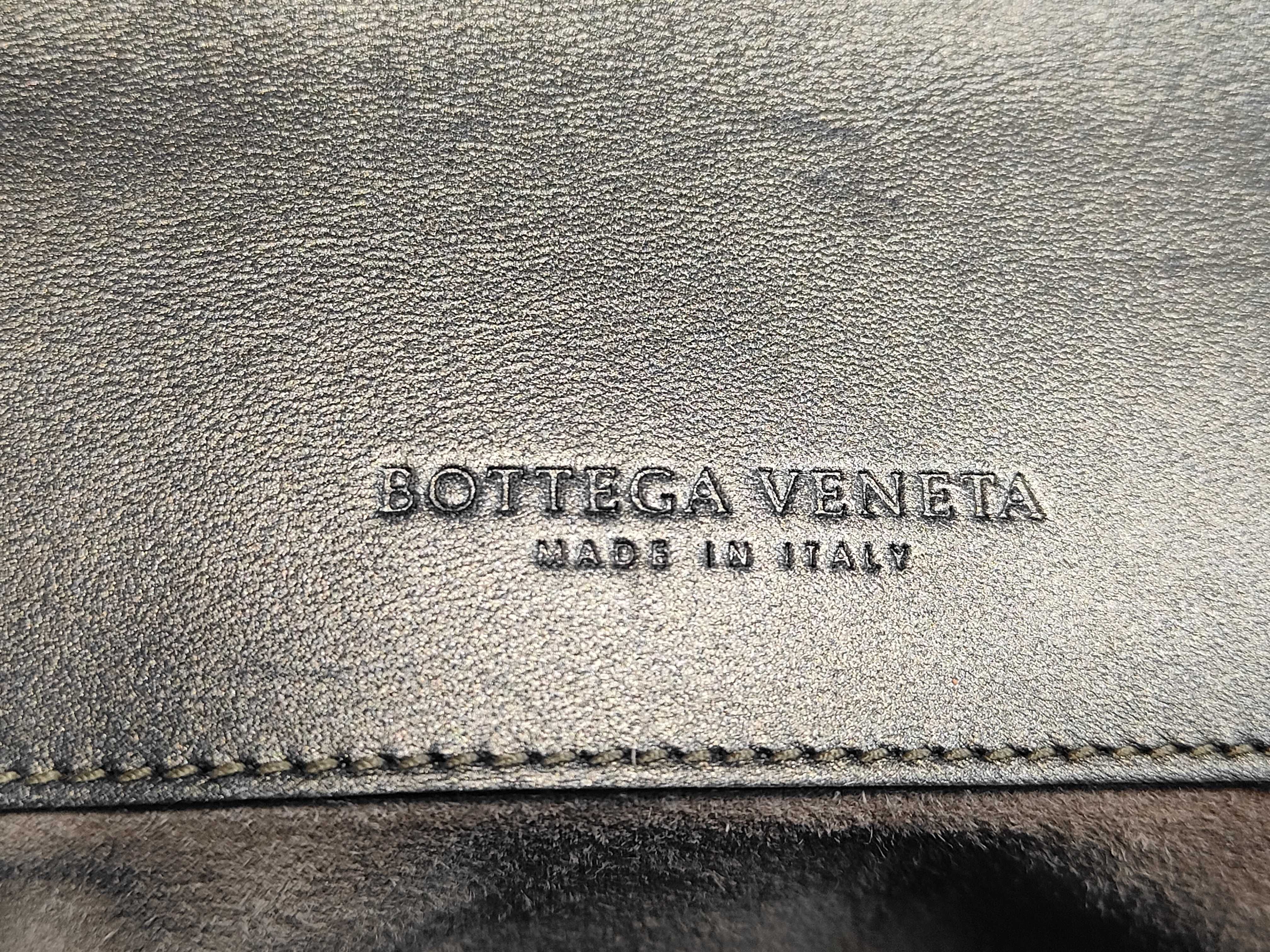 Intrecciato Leather Shoulder Bag Brown Shoulder Bag — view 7
