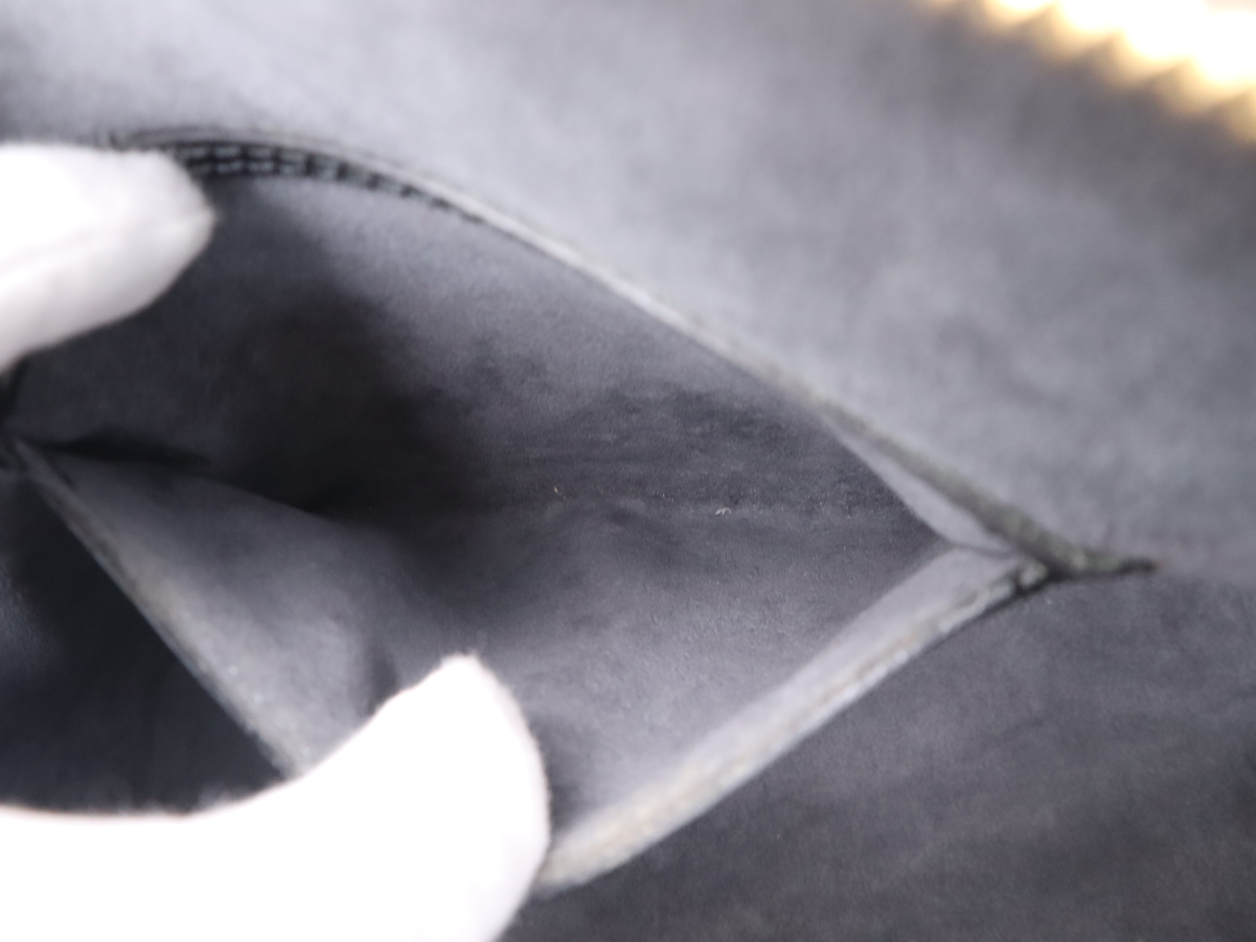 M52142 Epi Alma Noir Handbag — view 12