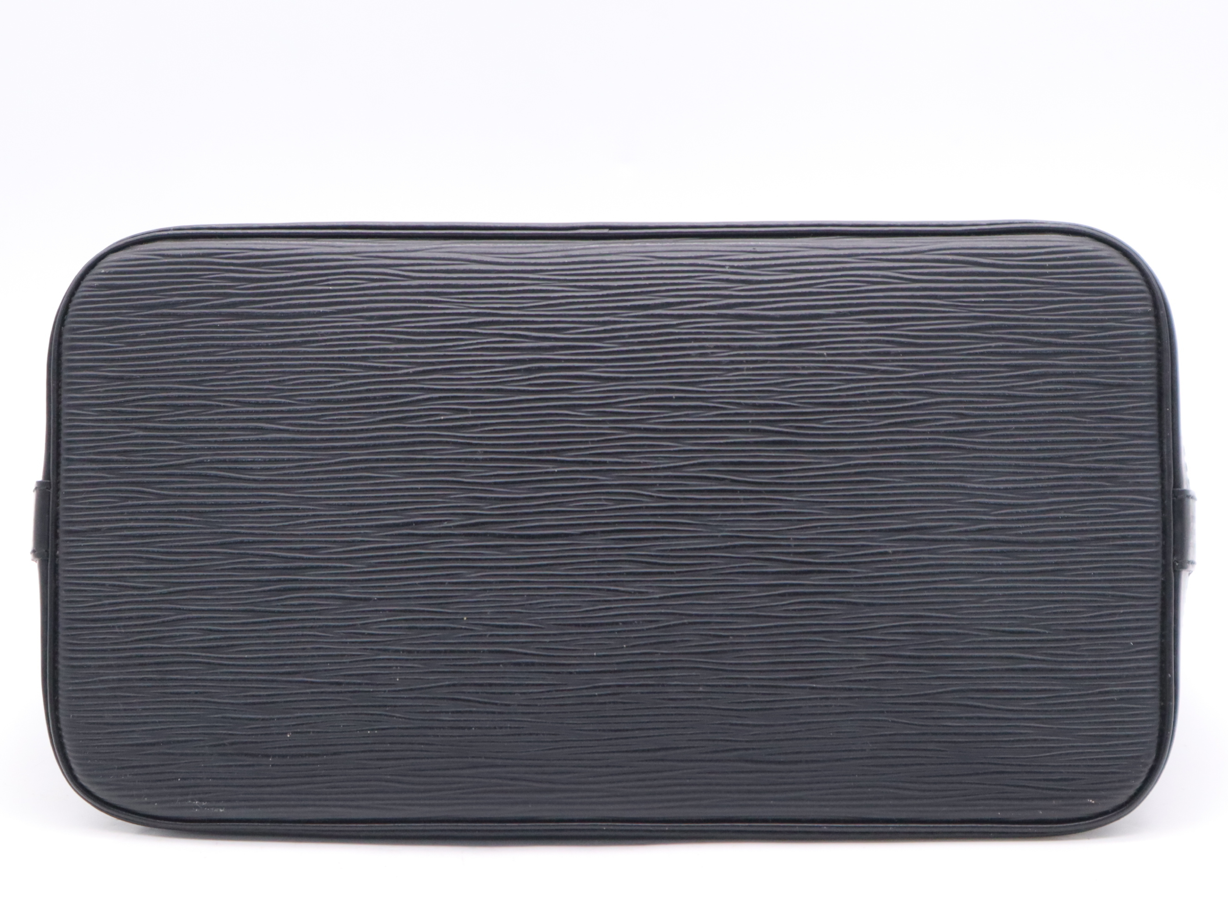 M52142 Epi Alma Noir Handbag — view 4