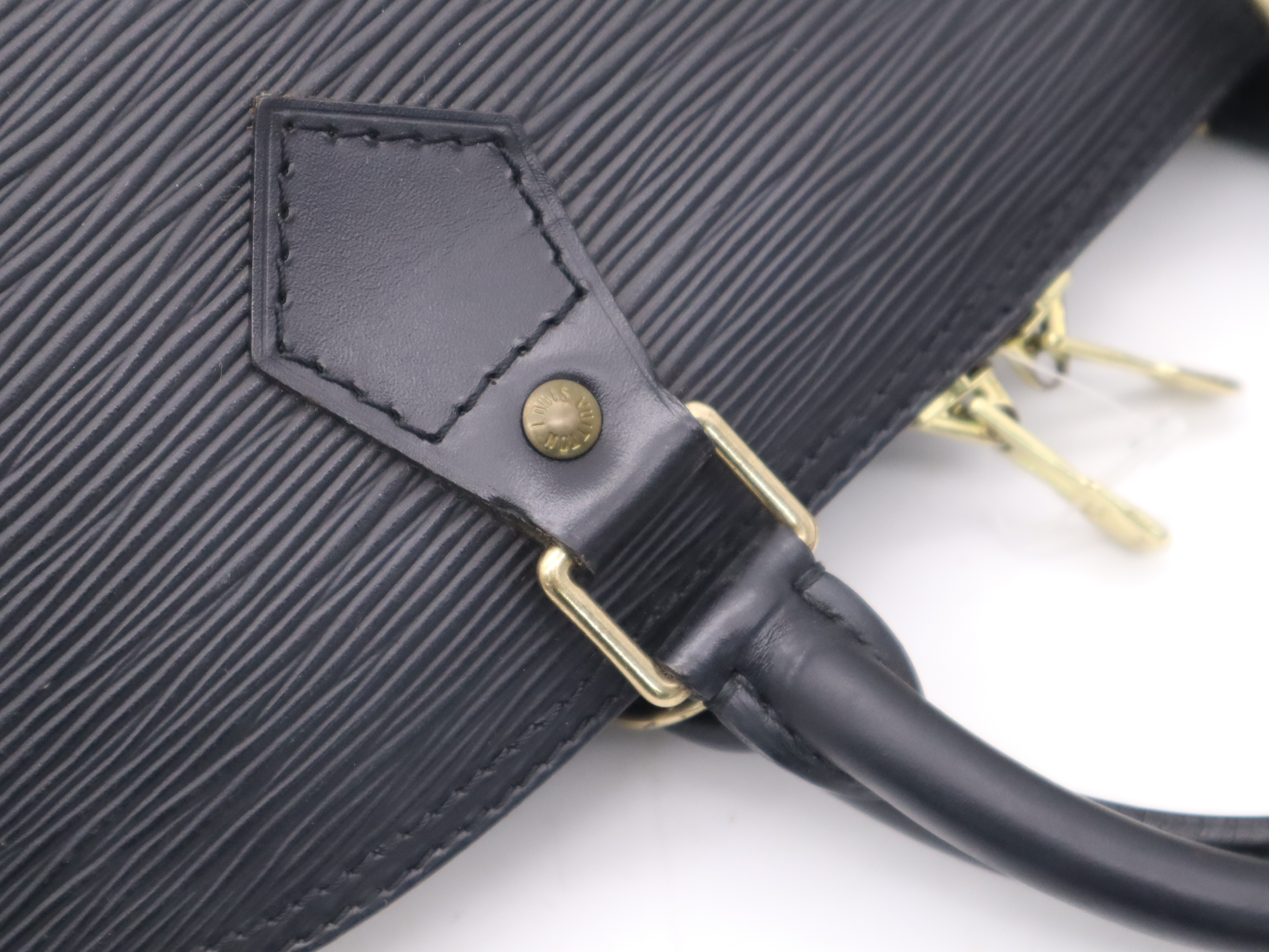 M52142 Epi Alma Noir Handbag — view 7
