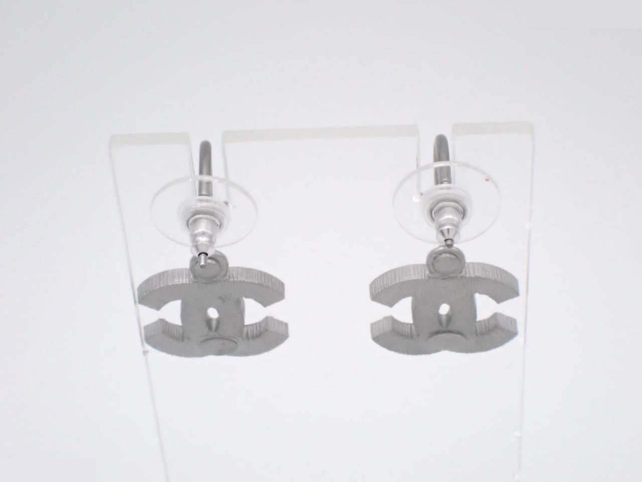 09P Coco Mark Earrings, Black — view 2