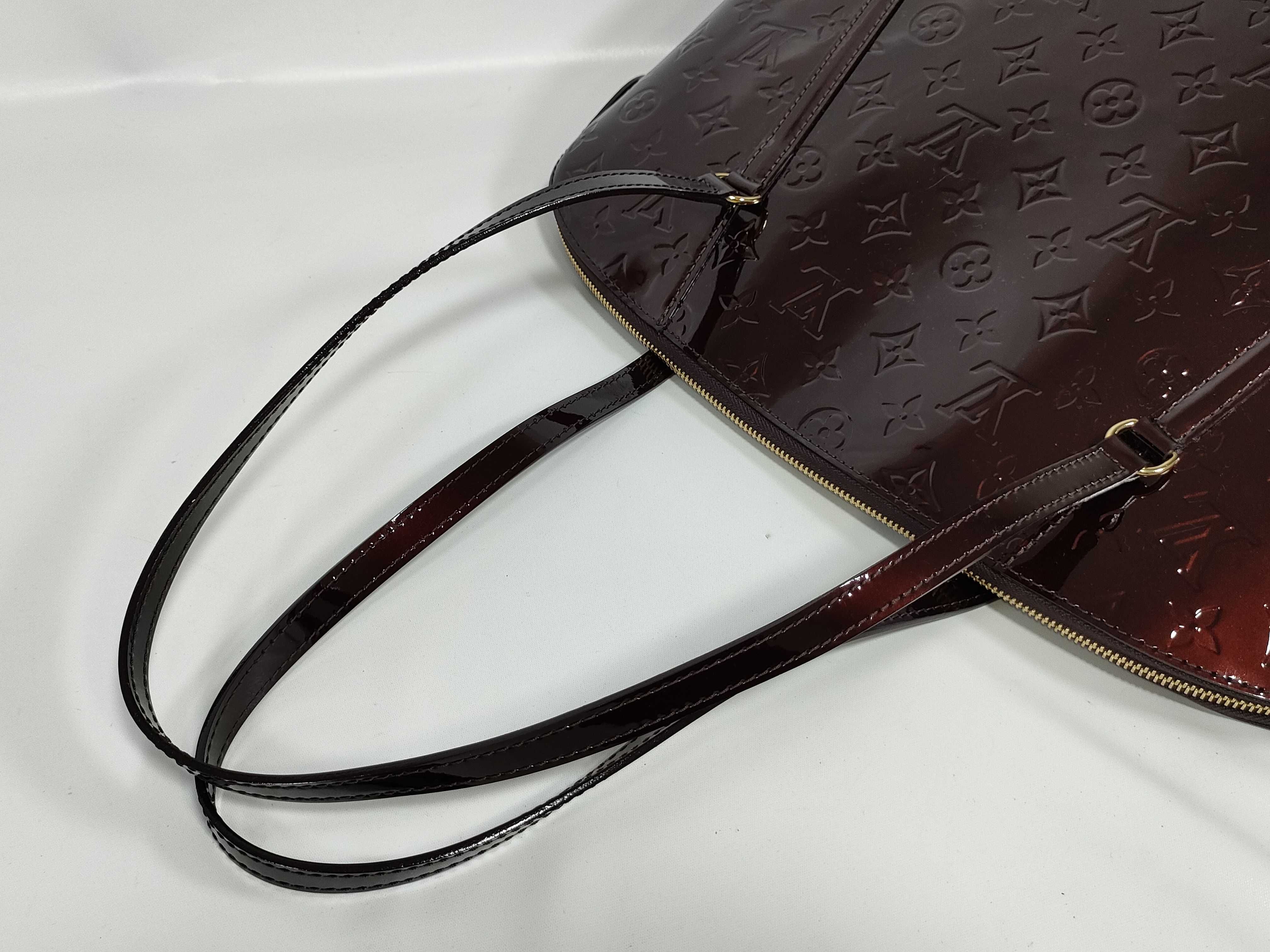 Vernis Avalon Zip Shoulder Bag — view 3