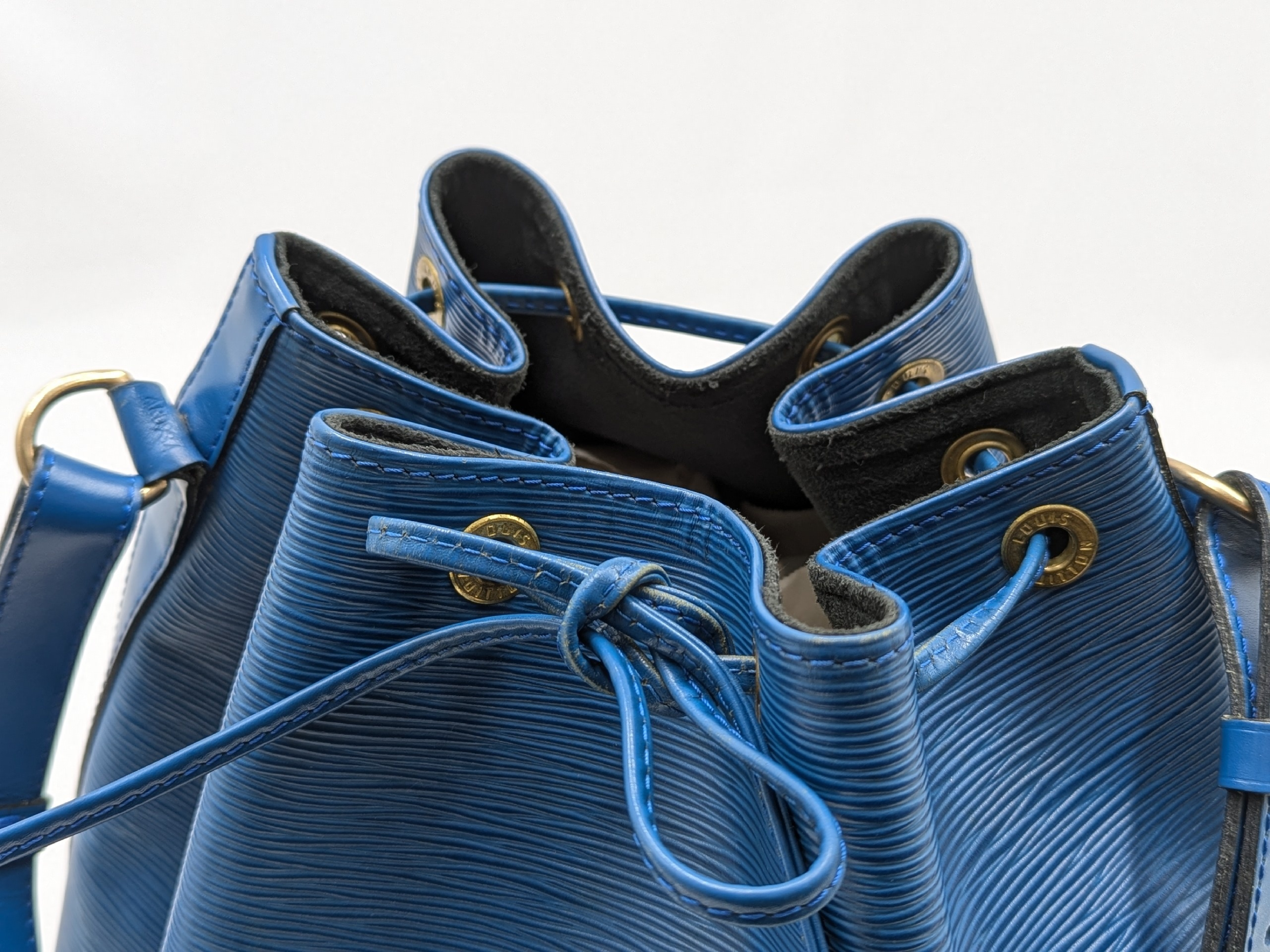 M44005 Epi Noe Toledo Blue AR0934 Handbag — view 6