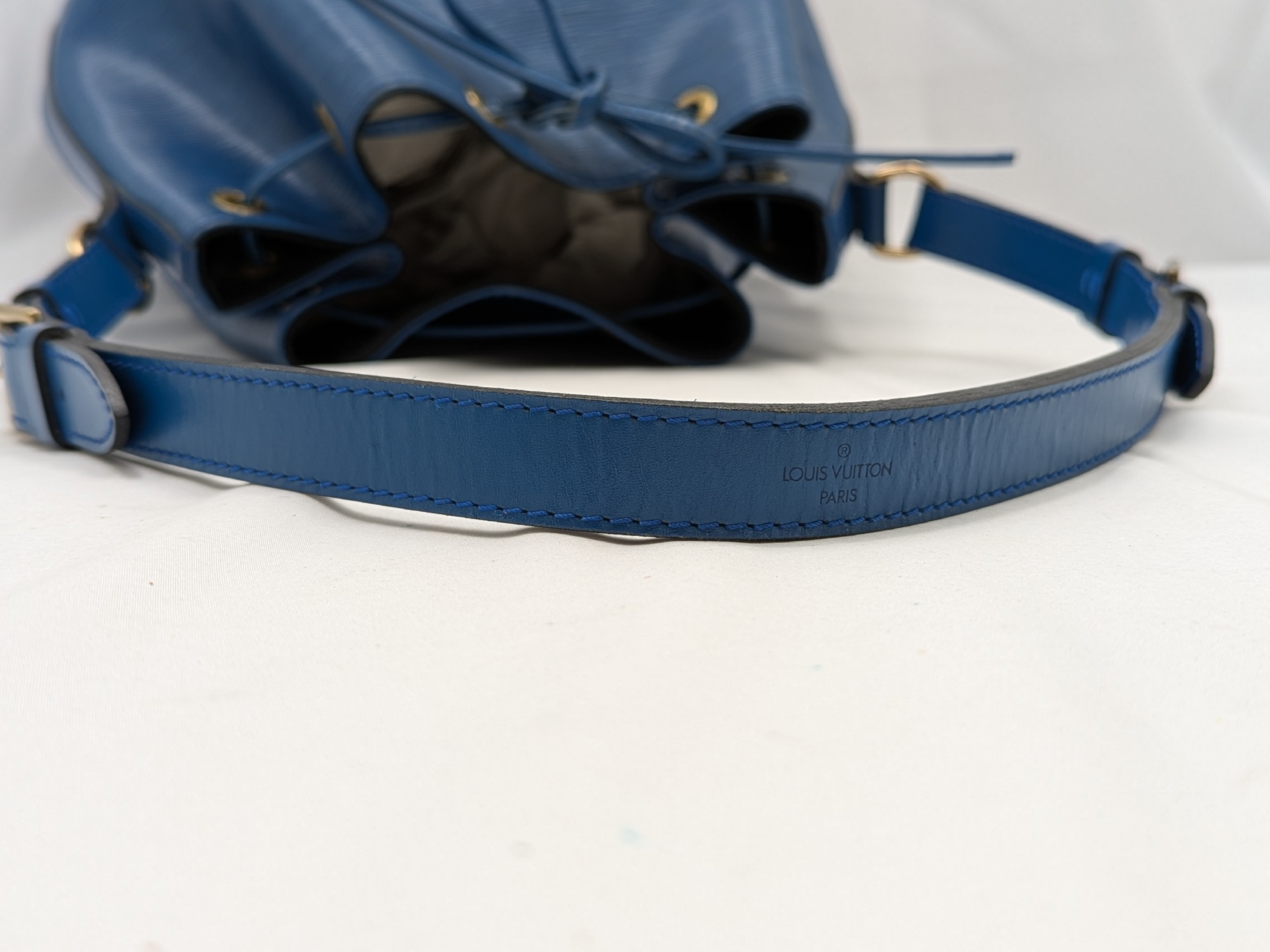 M44005 Epi Noe Toledo Blue AR0934 Handbag — view 7