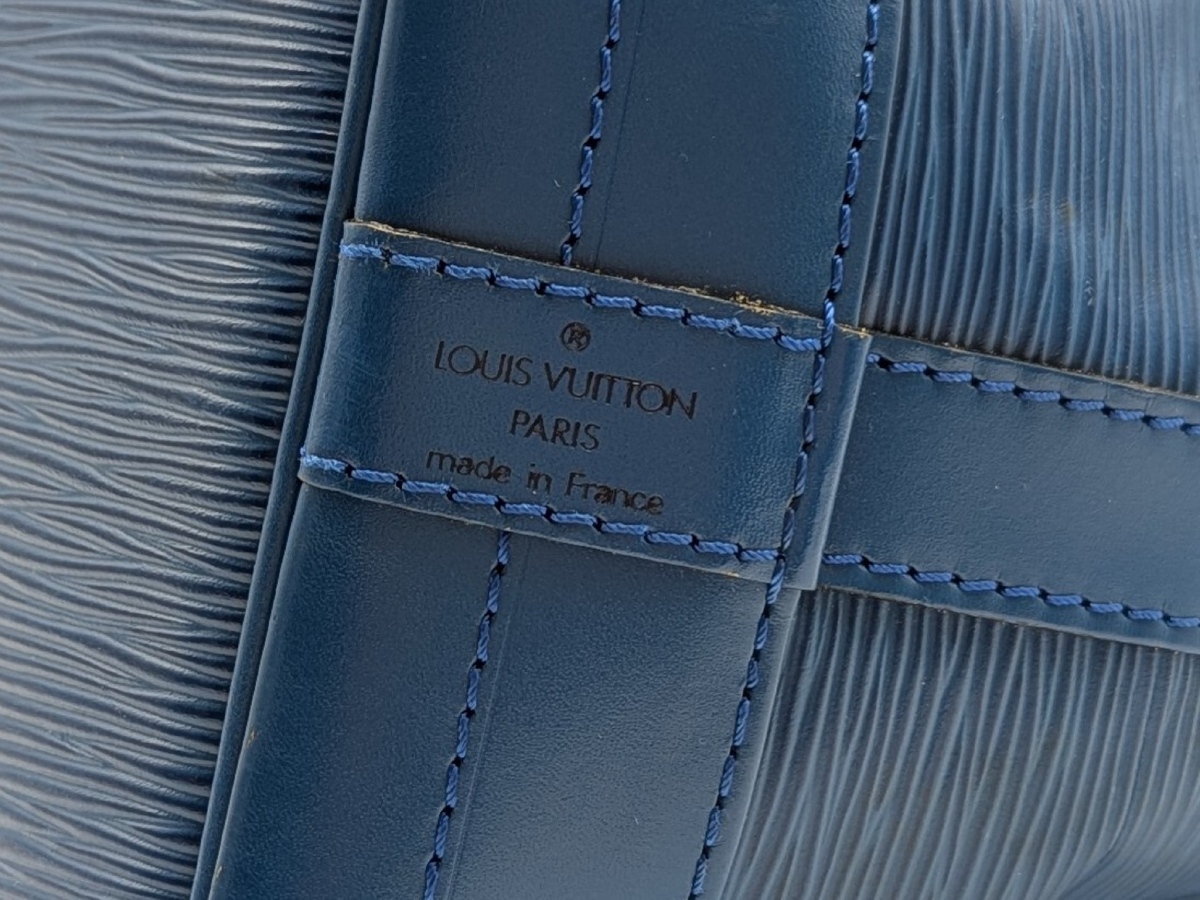 M44005 Epi Noe Toledo Blue AR0934 Handbag — view 10