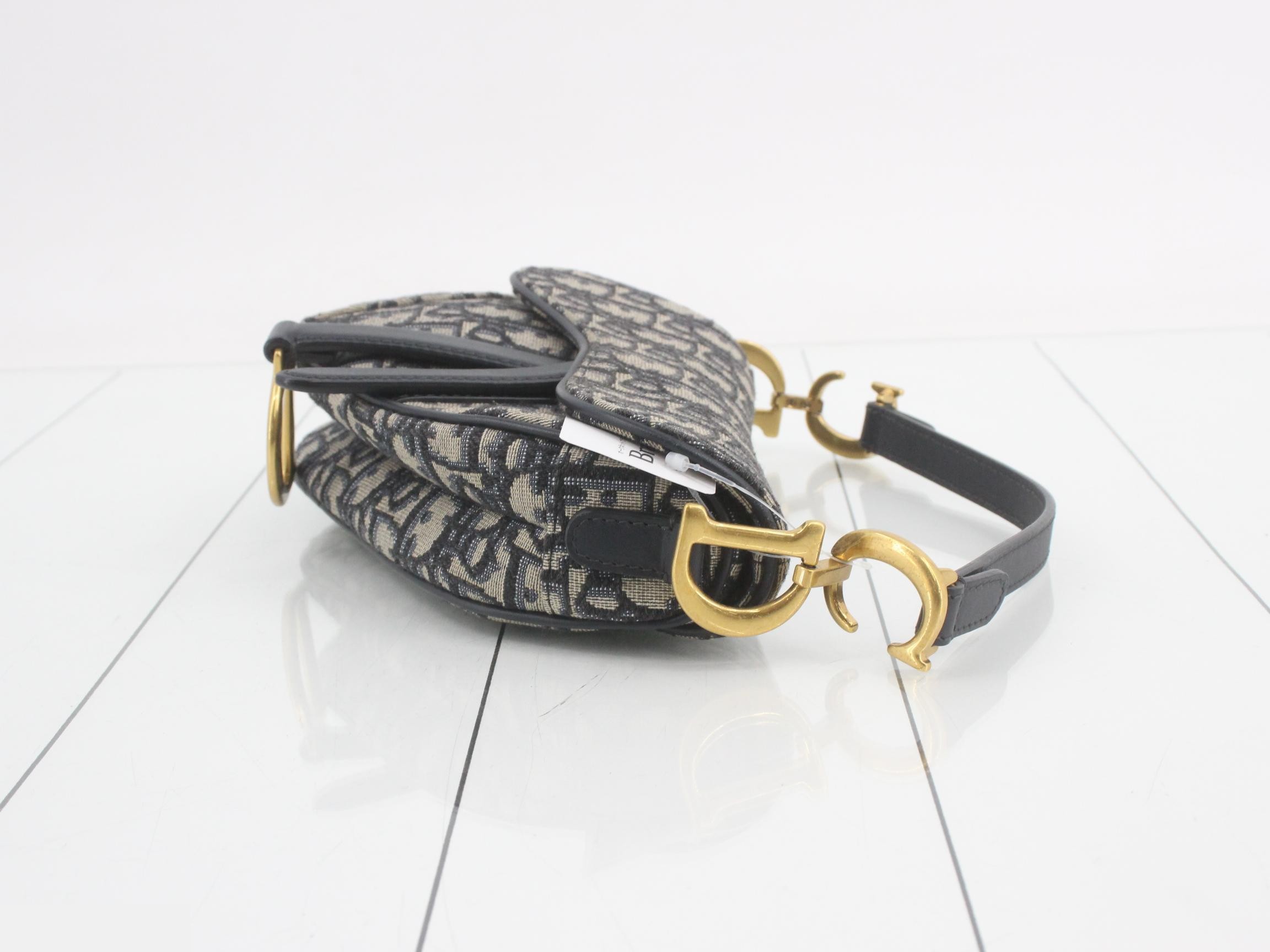 Saddle Trotter/Oblique Canvas One-Shoulder Bag — view 3