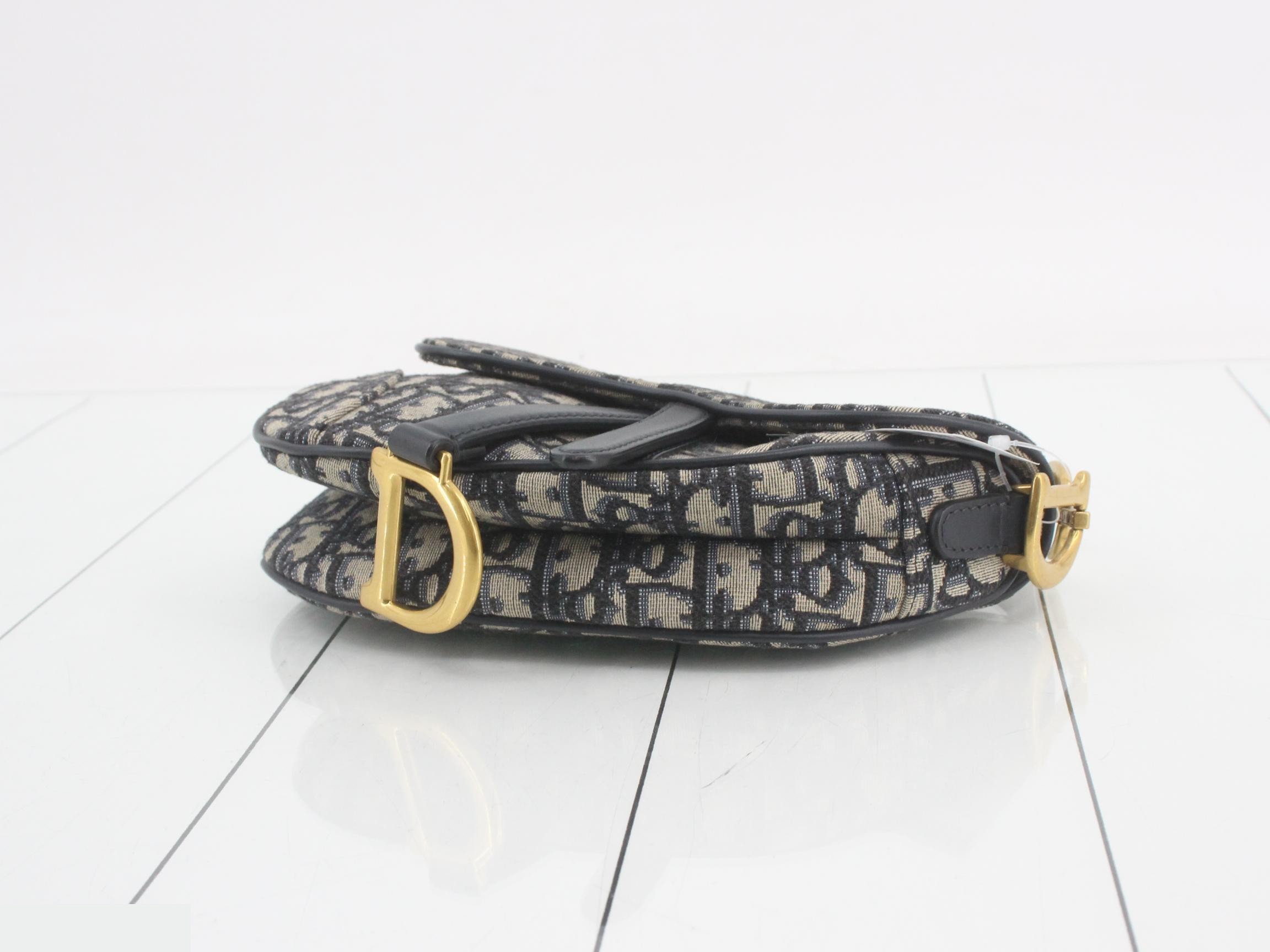 Saddle Trotter/Oblique Canvas One-Shoulder Bag — view 6