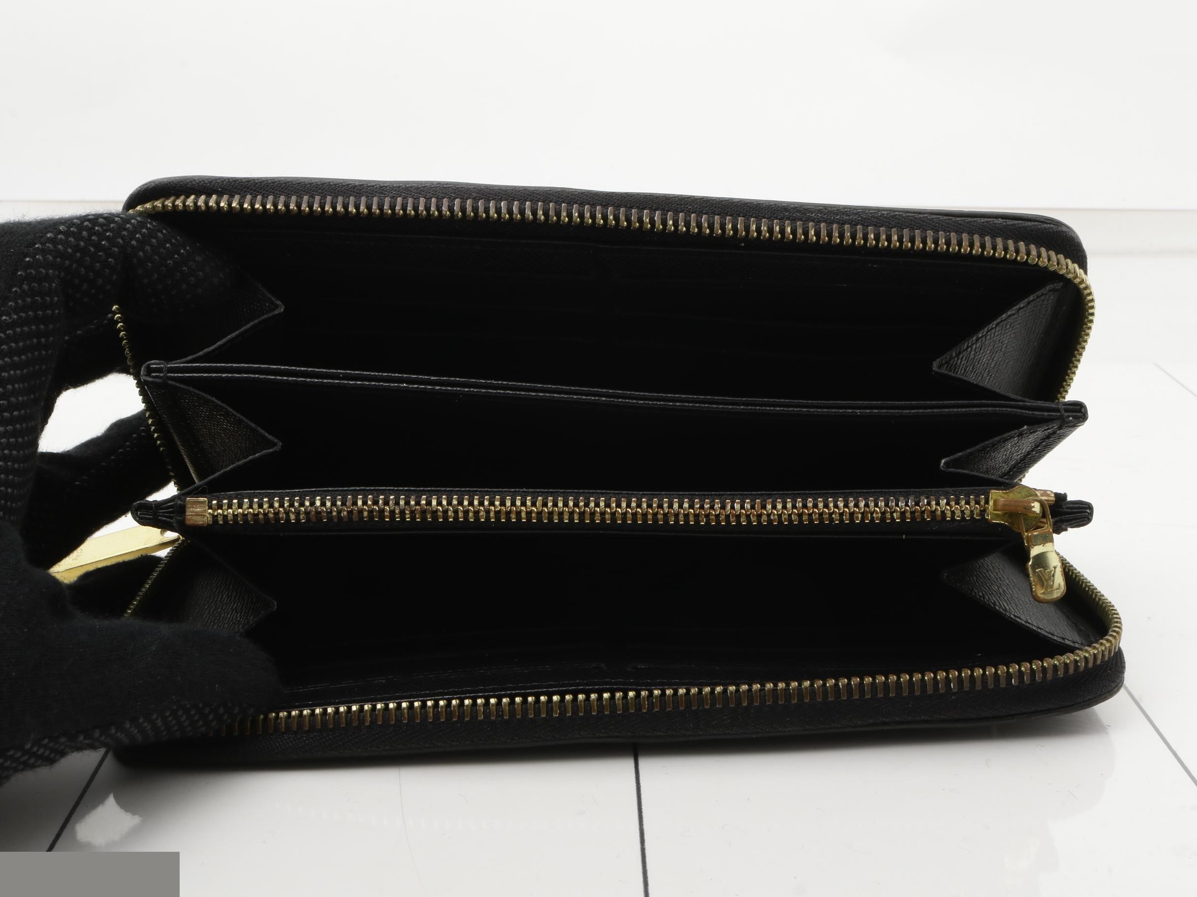 M60072 Zippy Wallet Noir GI2240 — view 4