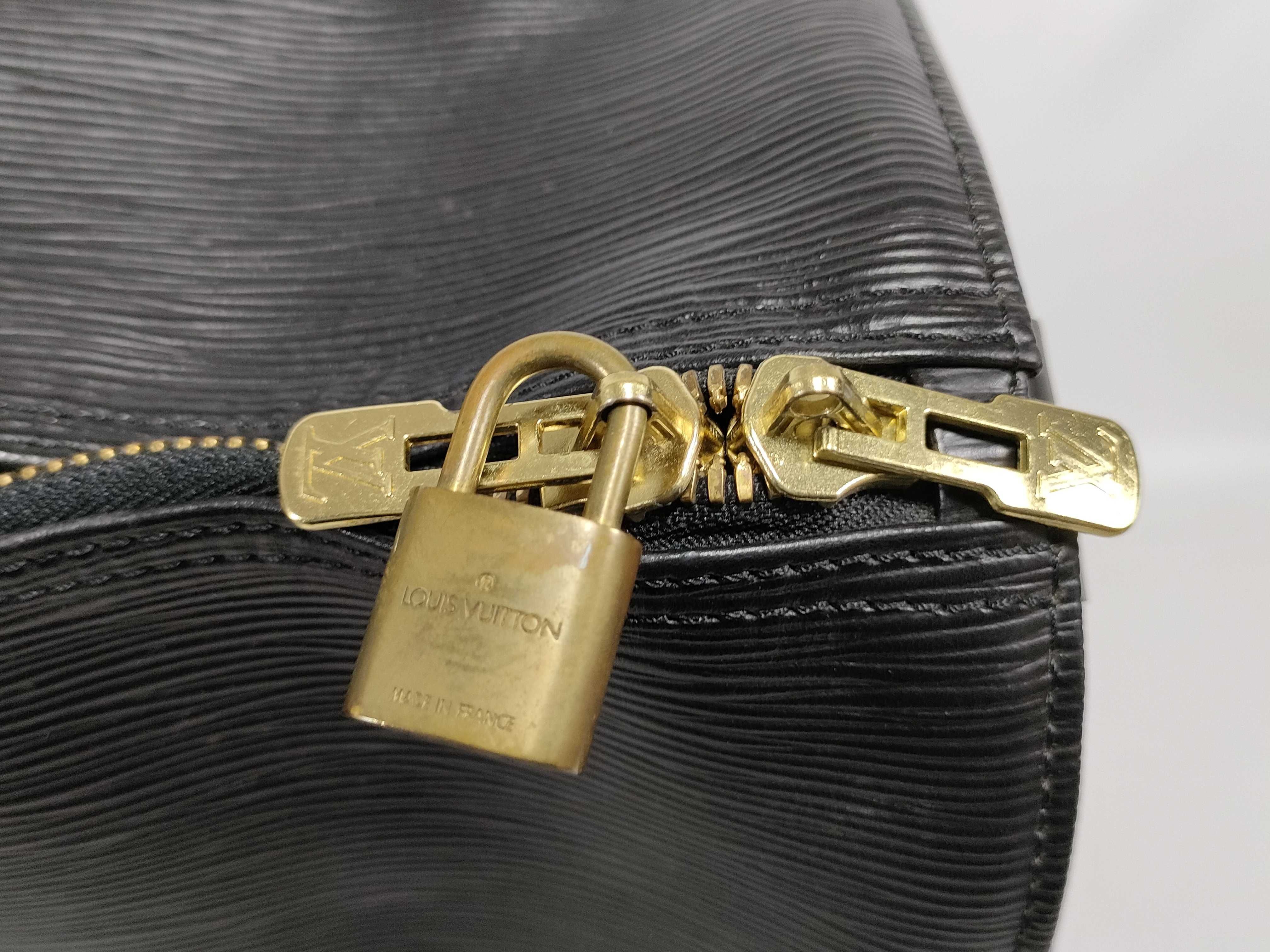 Epi Keepall 50 Black Boston Bag — view 15