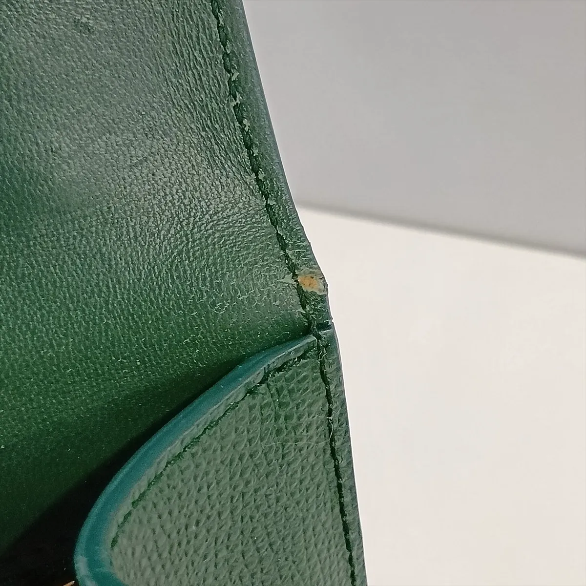 Montaigne 30 Leather Shoulder Bag, Green — view 11