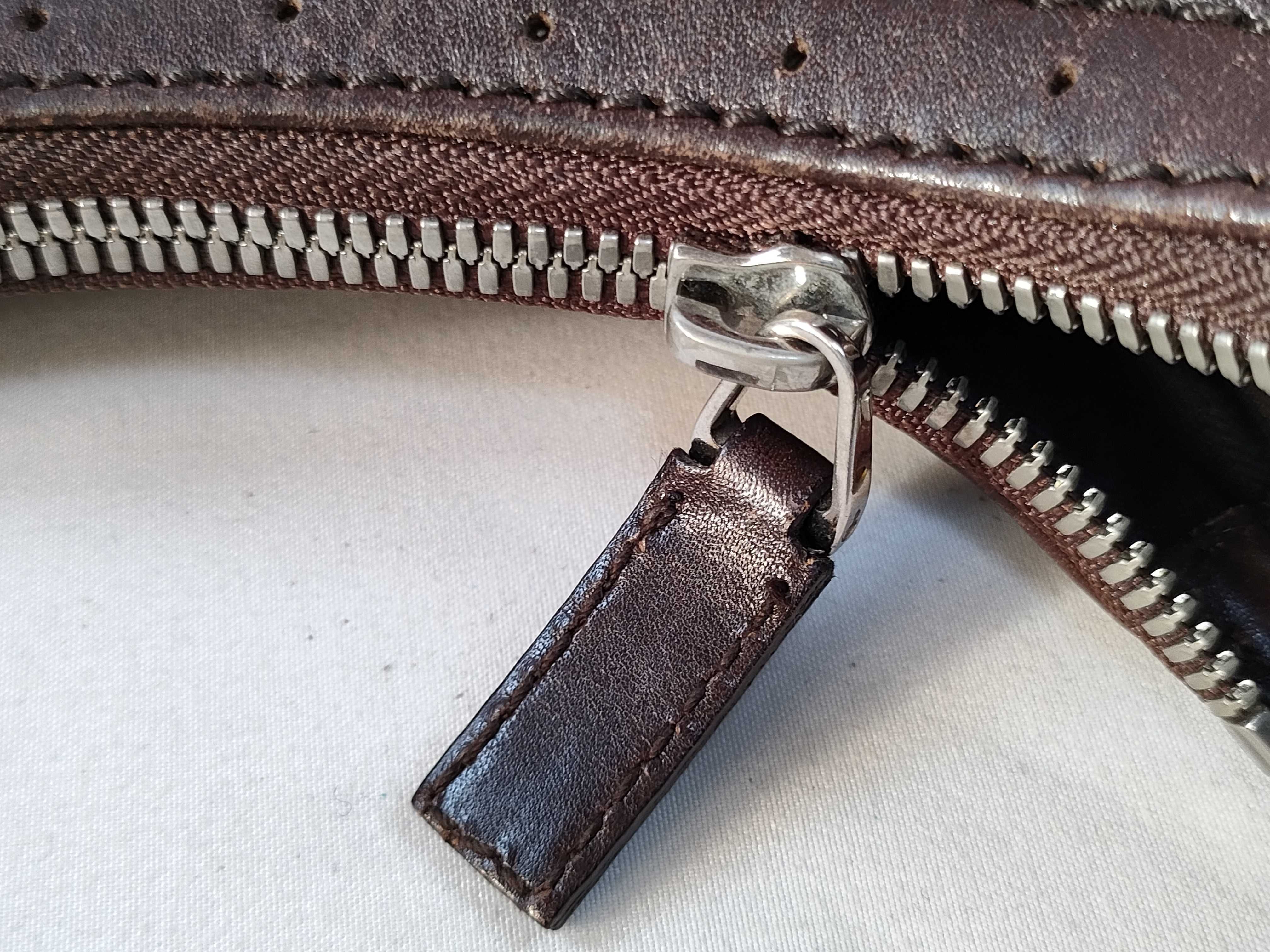 Interlocking Canvas Shoulder Bag Handbag — view 9