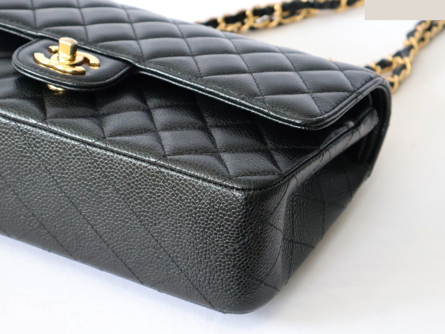 Caviar leather Matelassé 25 Double flap Double chain shoulder bag, black — view 4