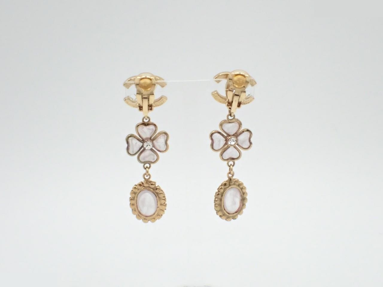 Coco Mark x Clover Rhinestone Gold Earrings (with comment) 06P — view 2
