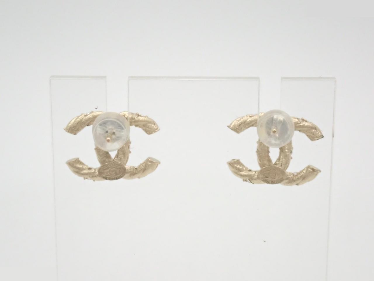 Earrings - Aftermarket backings — view 2