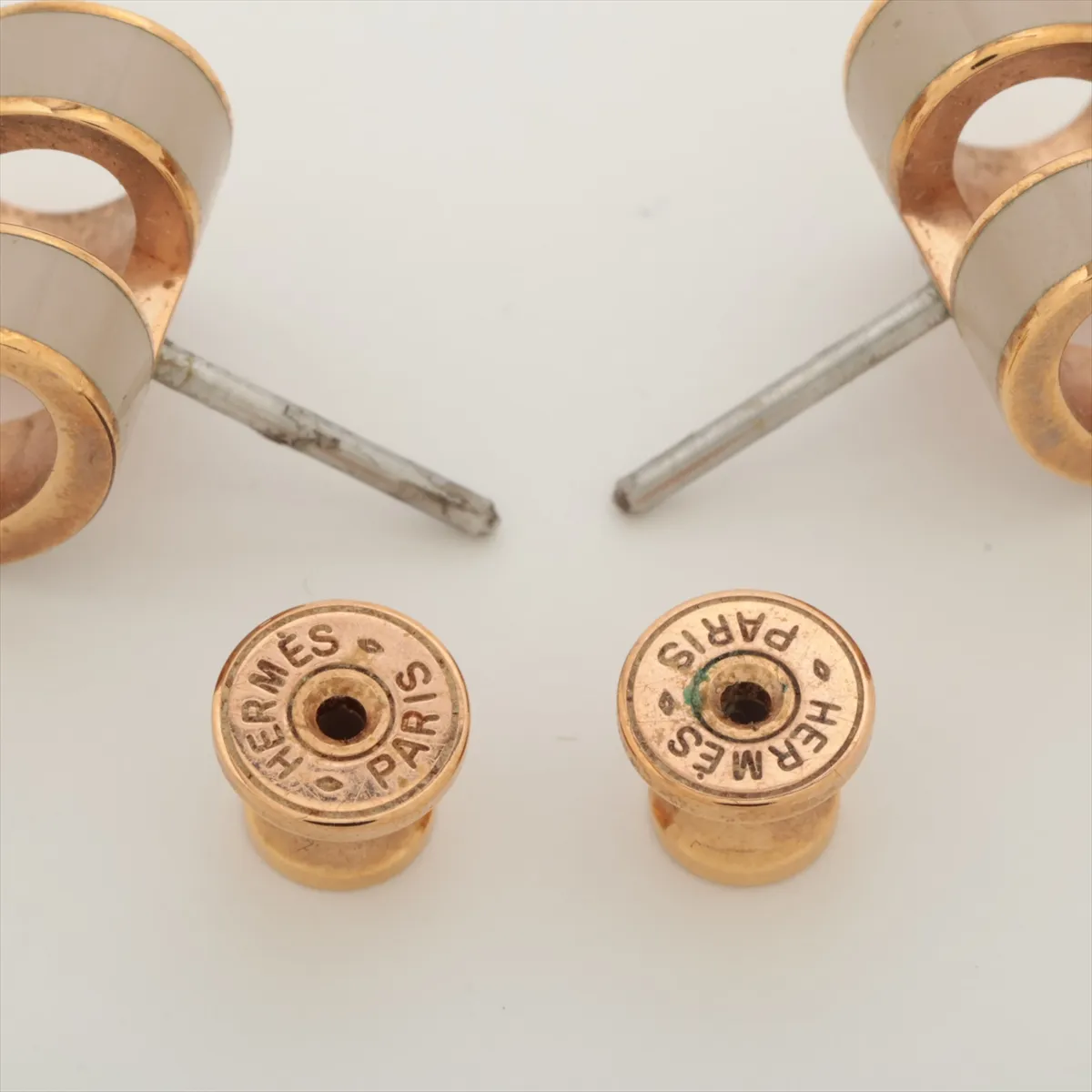 Pop H earrings (for both ears) GP Gold x Beige — view 4