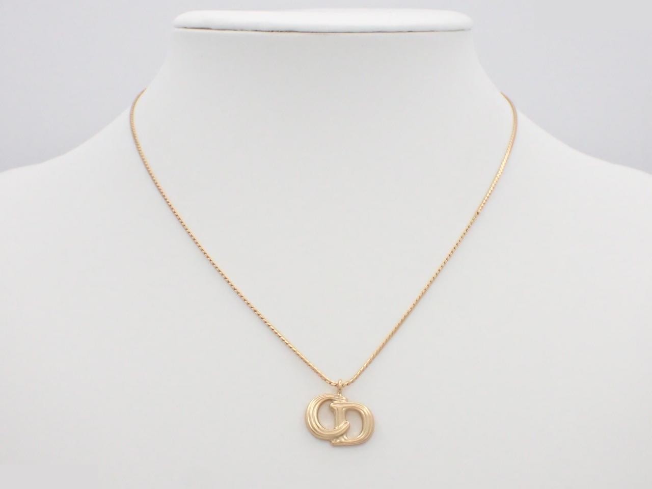 Other lines: Precious metals, necklaces, pendants, logo, gold. — view 3
