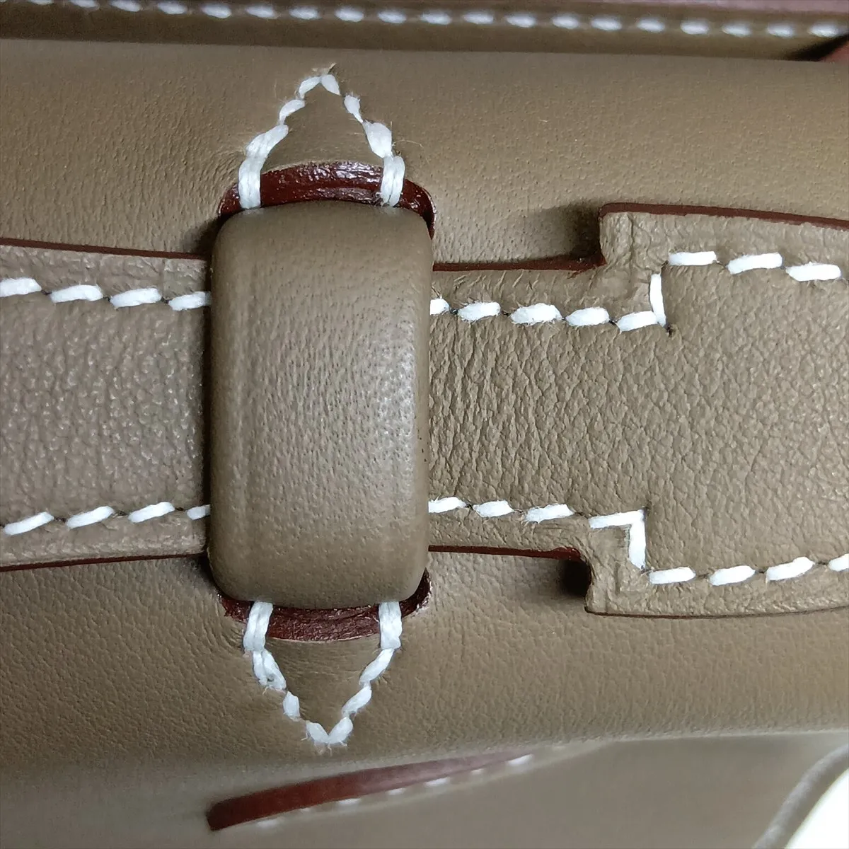 [Individually packaged] Hermes Pochette Kelly Mini, Veau Swift, Etoupe, Gold Hardware, K: 2025 — view 12