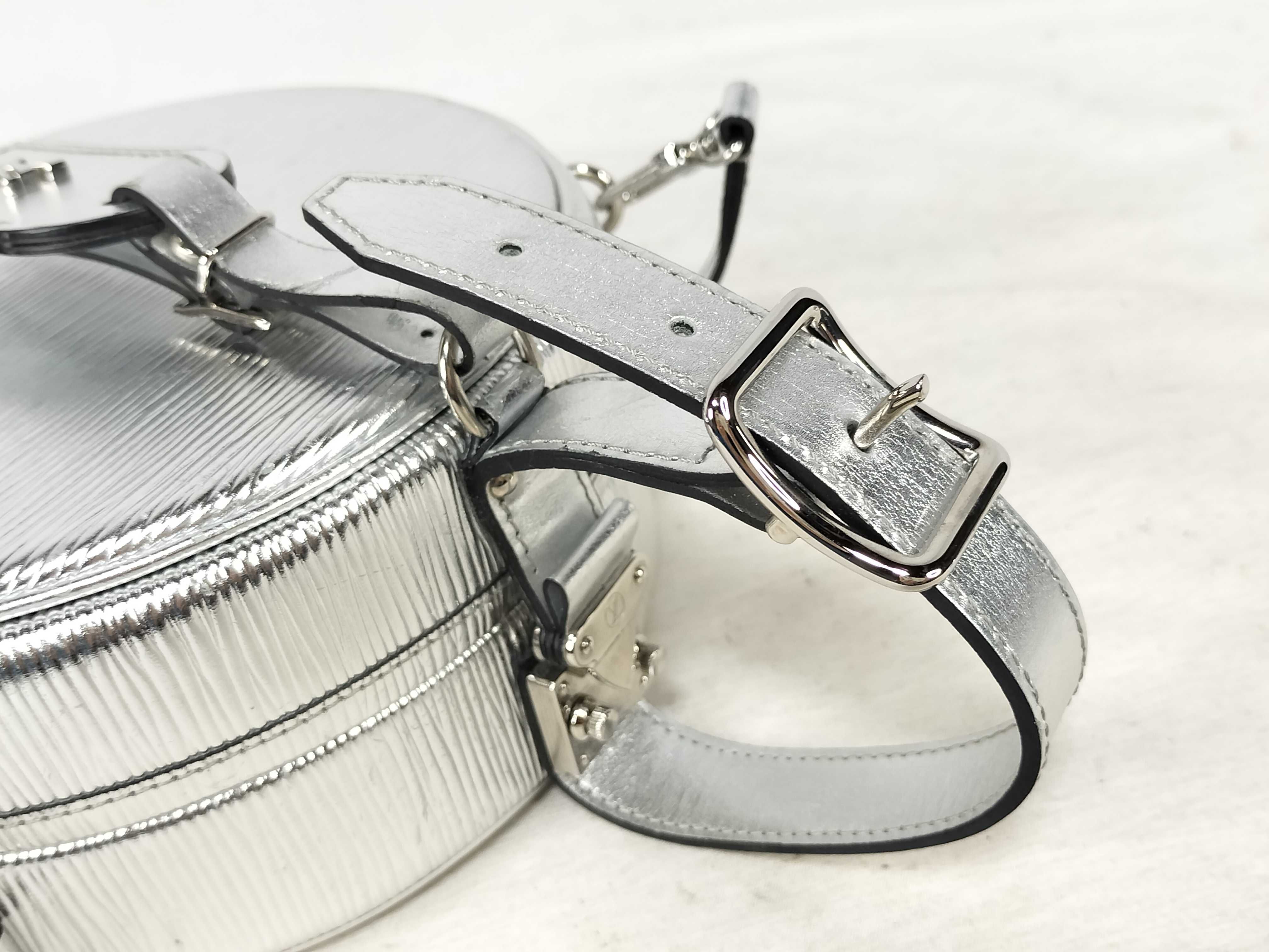 Epi Leather Shoulder Bag, Epi Petite Boite Chapeau Silver Handbag — view 3