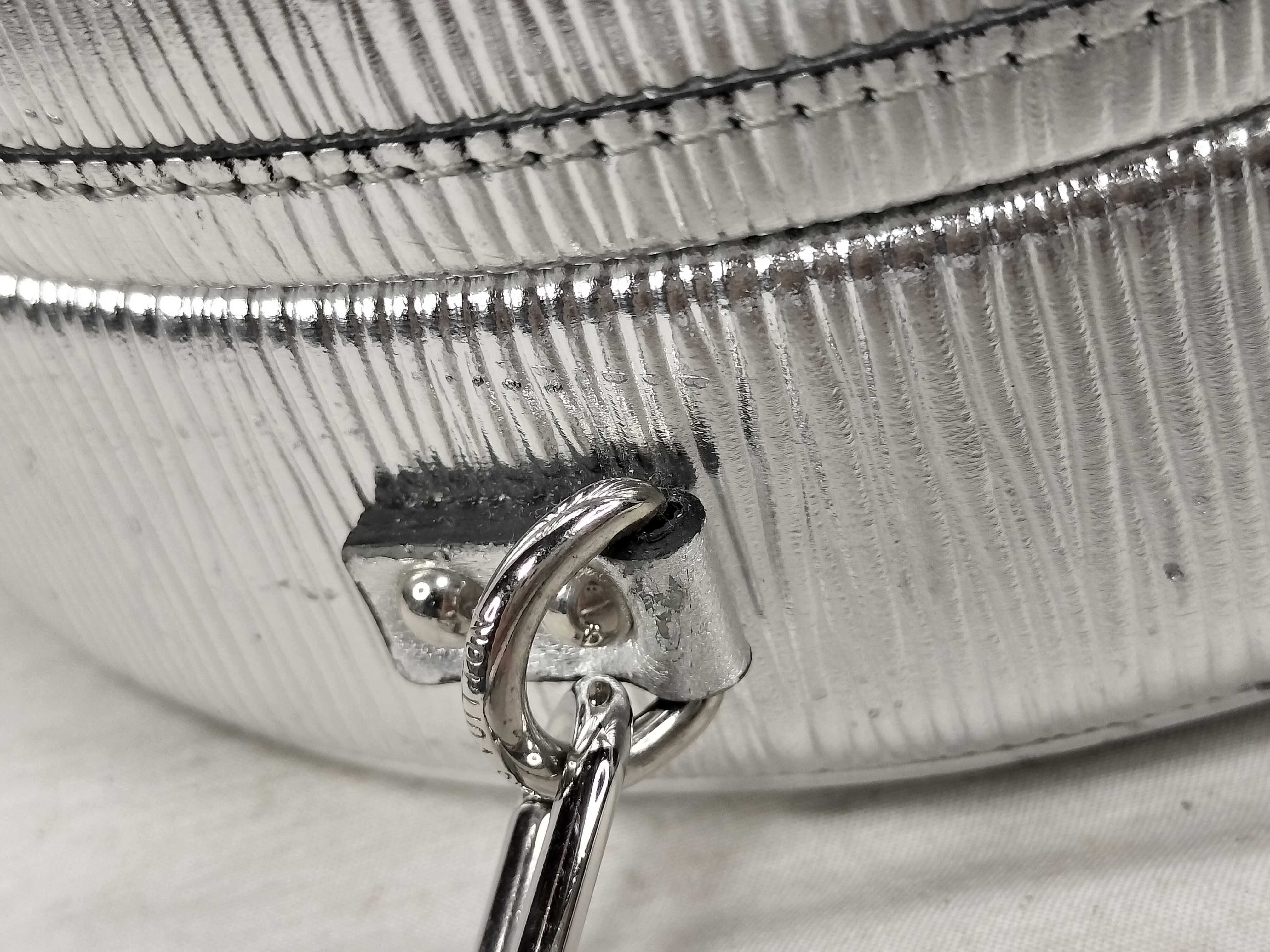 Epi Leather Shoulder Bag, Epi Petite Boite Chapeau Silver Handbag — view 5