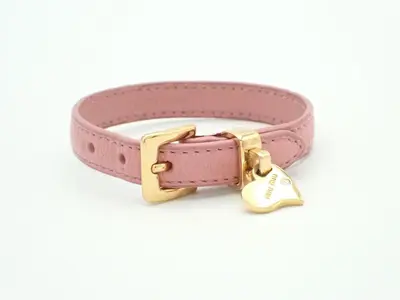 Heart-shaped leather bracelet, pink.