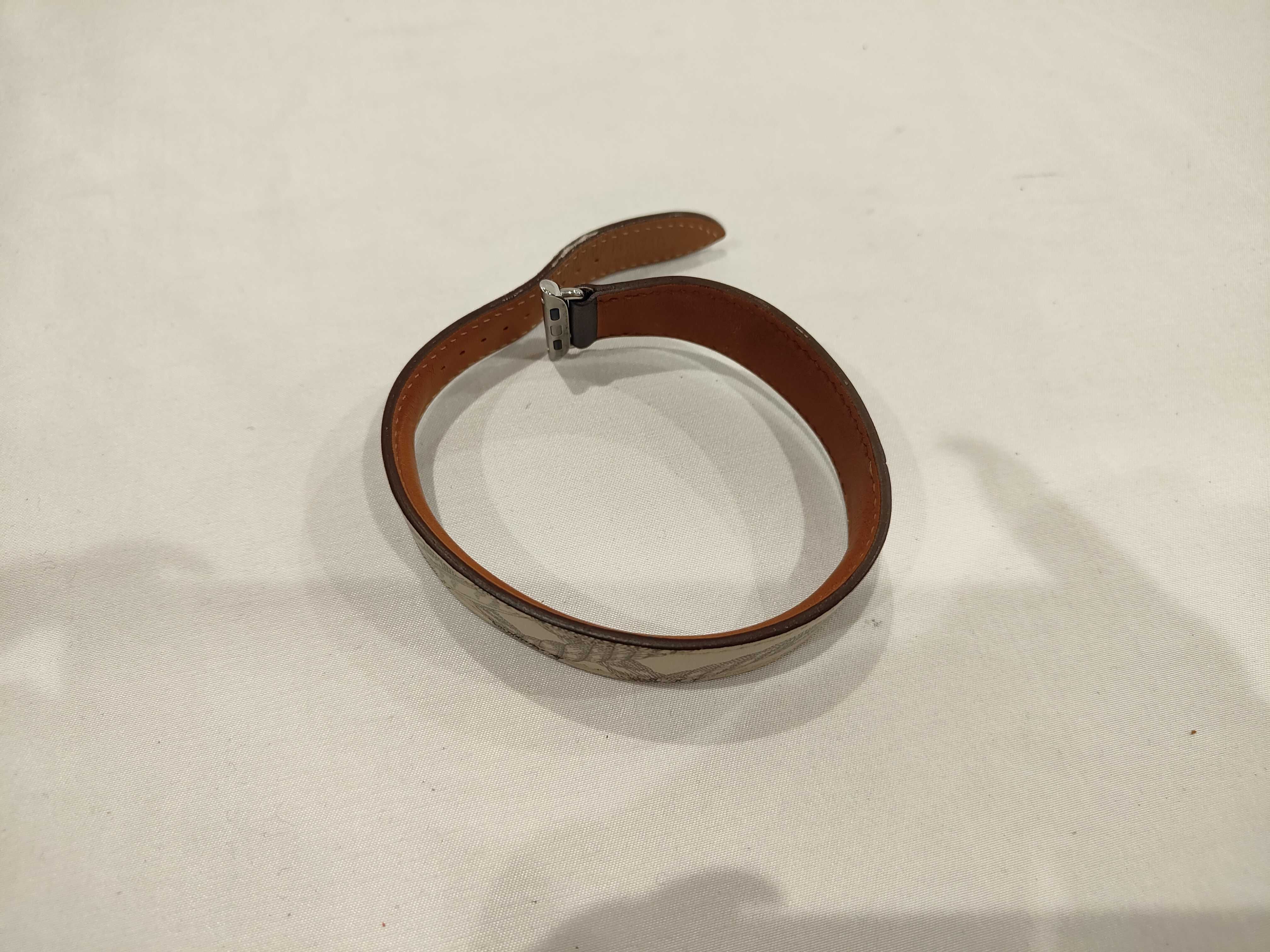 Apple Watch Leather Strap and other accessories — view 2