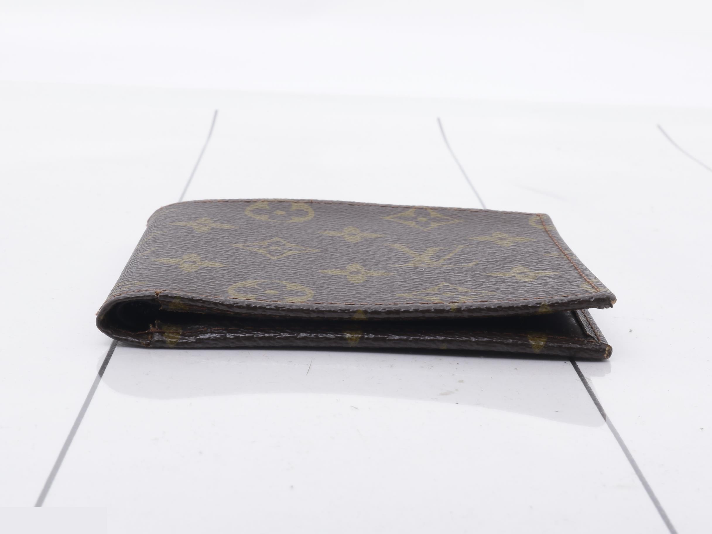 Old bi-fold wallet — view 3