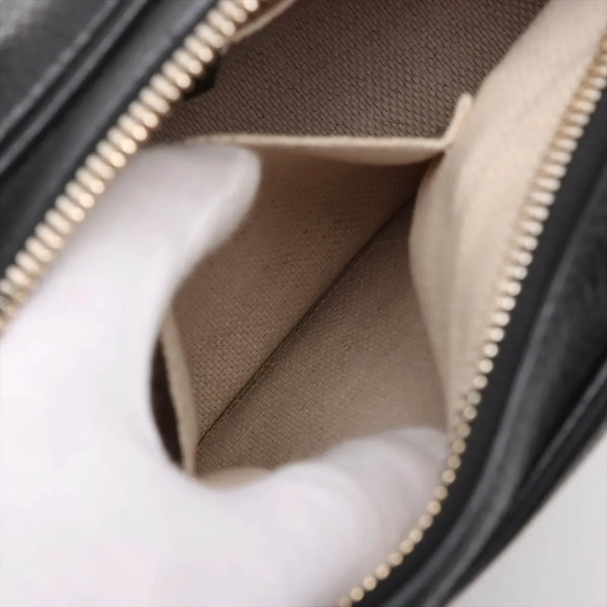Soho Leather Shoulder Bag Black 308364 — view 8