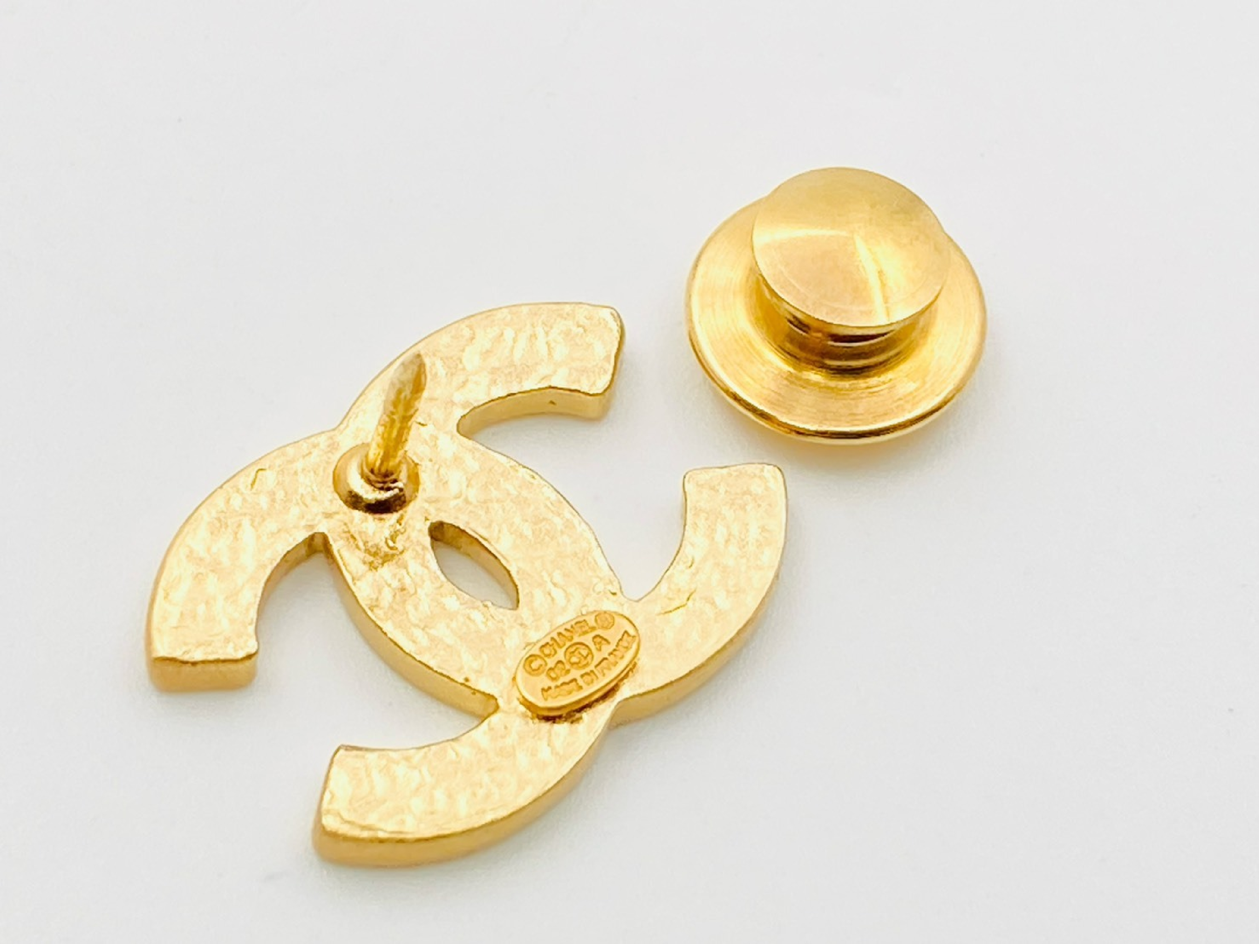 Coco Mark Pin Brooch 02A Enamel Black x Gold Brooch — view 2