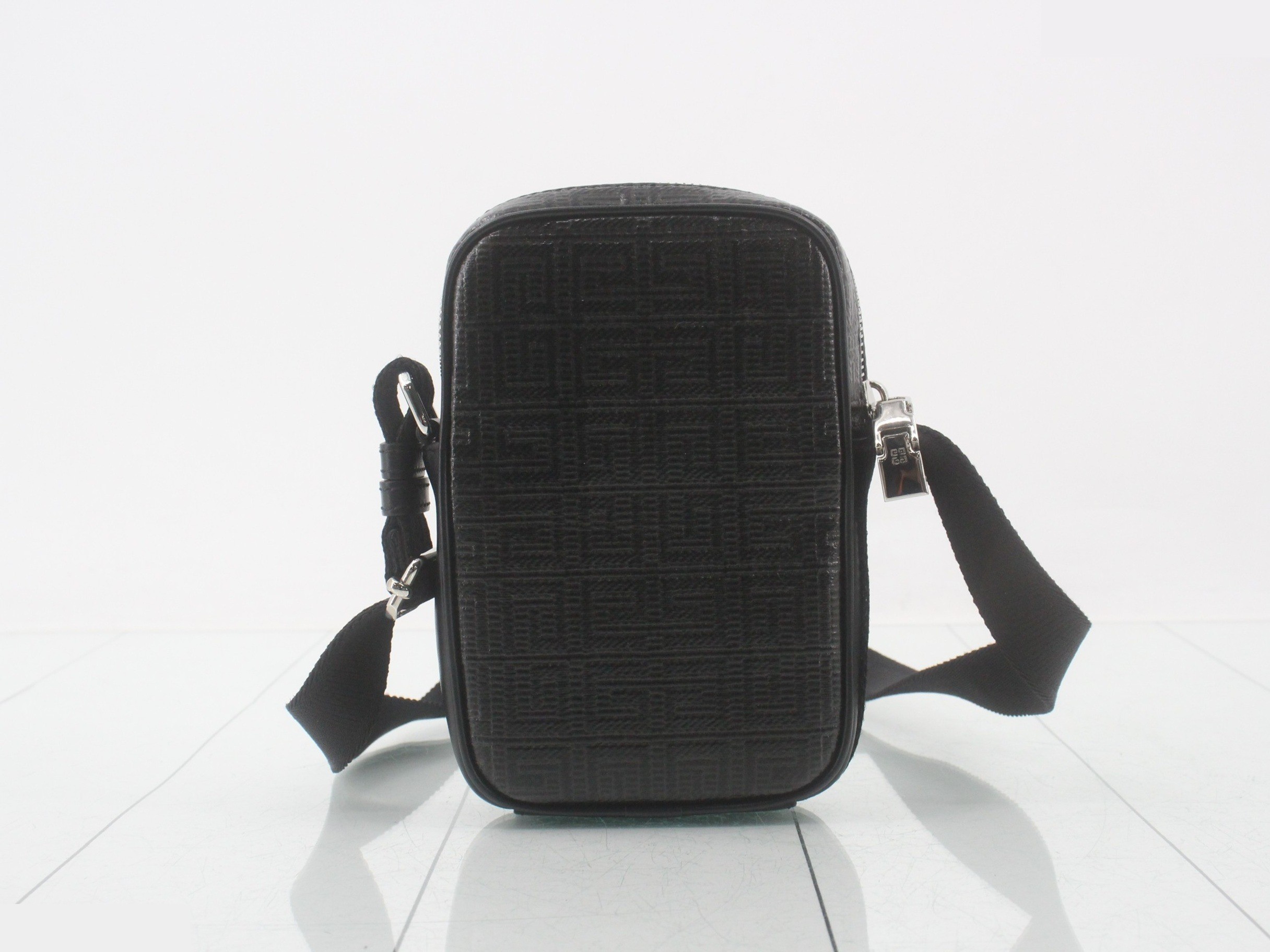 Shoulder pouch with 4G logo, leather, black — view 2