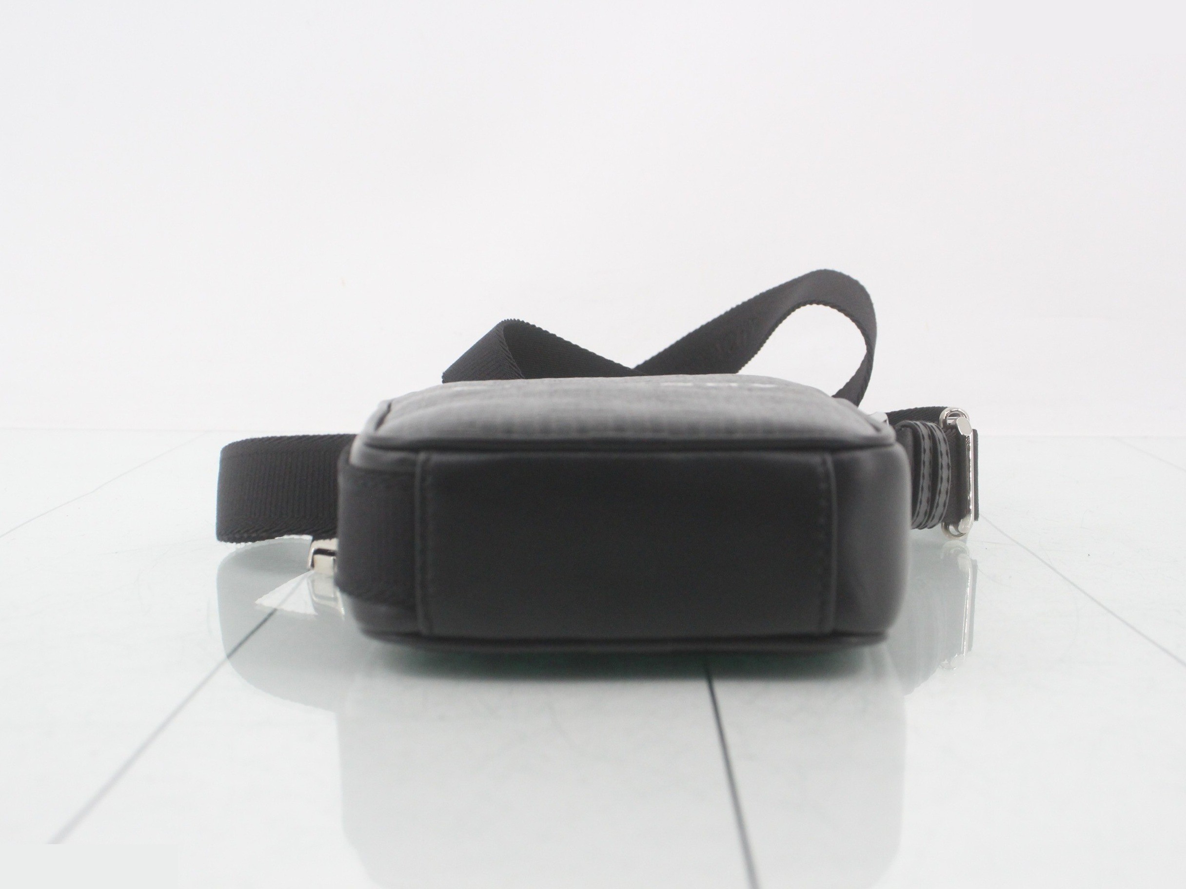 Shoulder pouch with 4G logo, leather, black — view 3