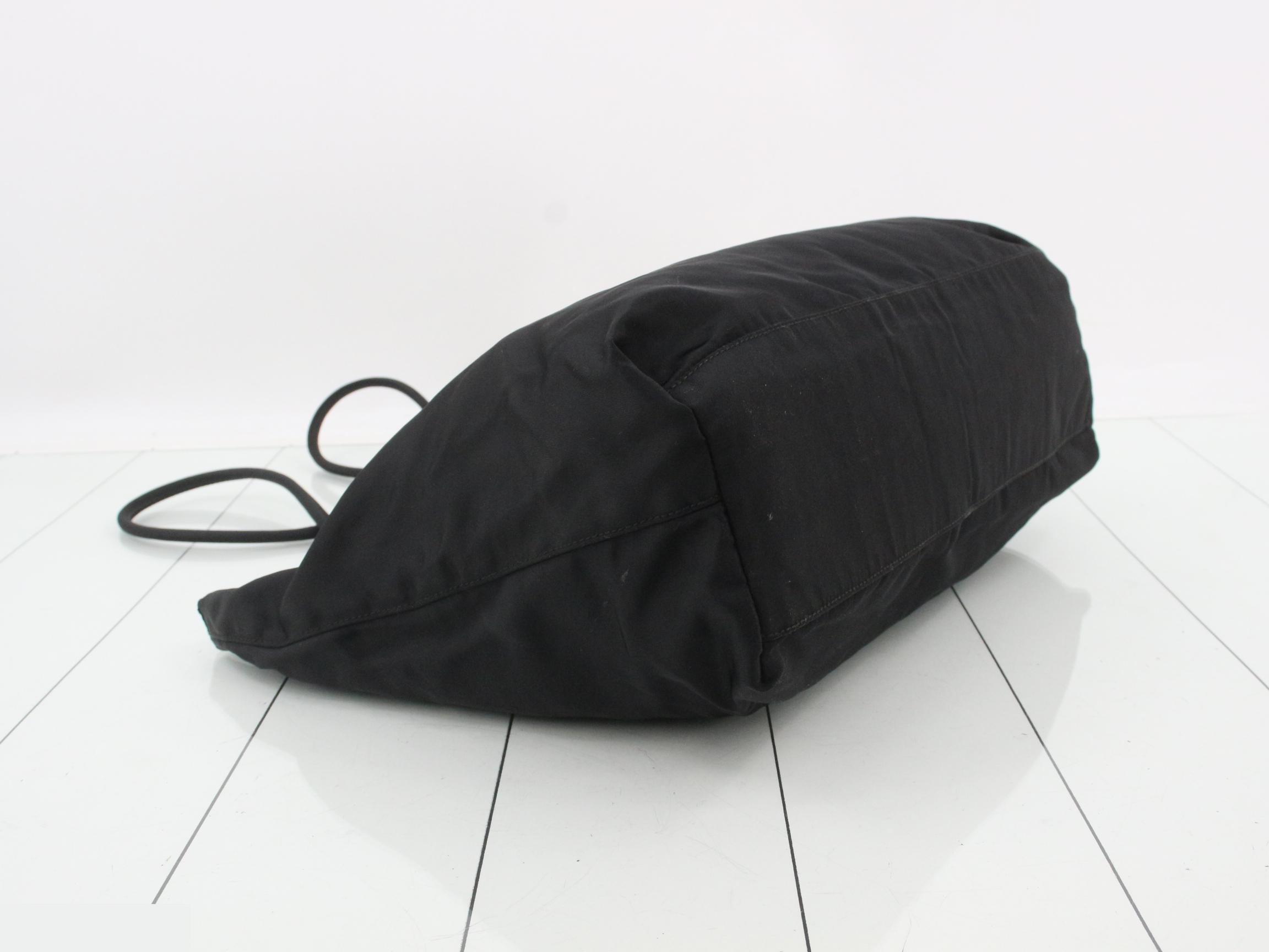 Nylon Triangle Plate Tote Bag — view 5