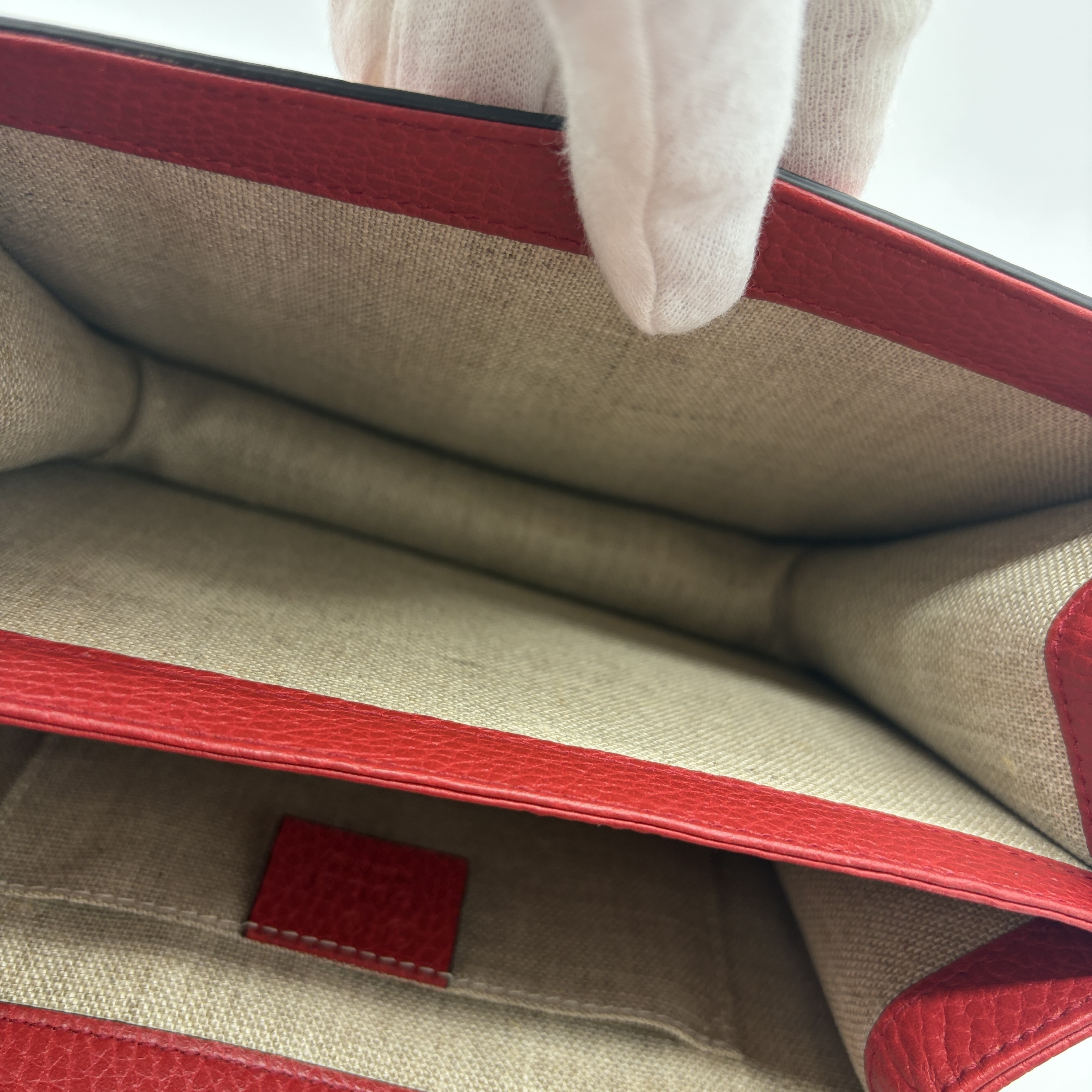 Interlocking G Chain Shoulder Bag — view 11