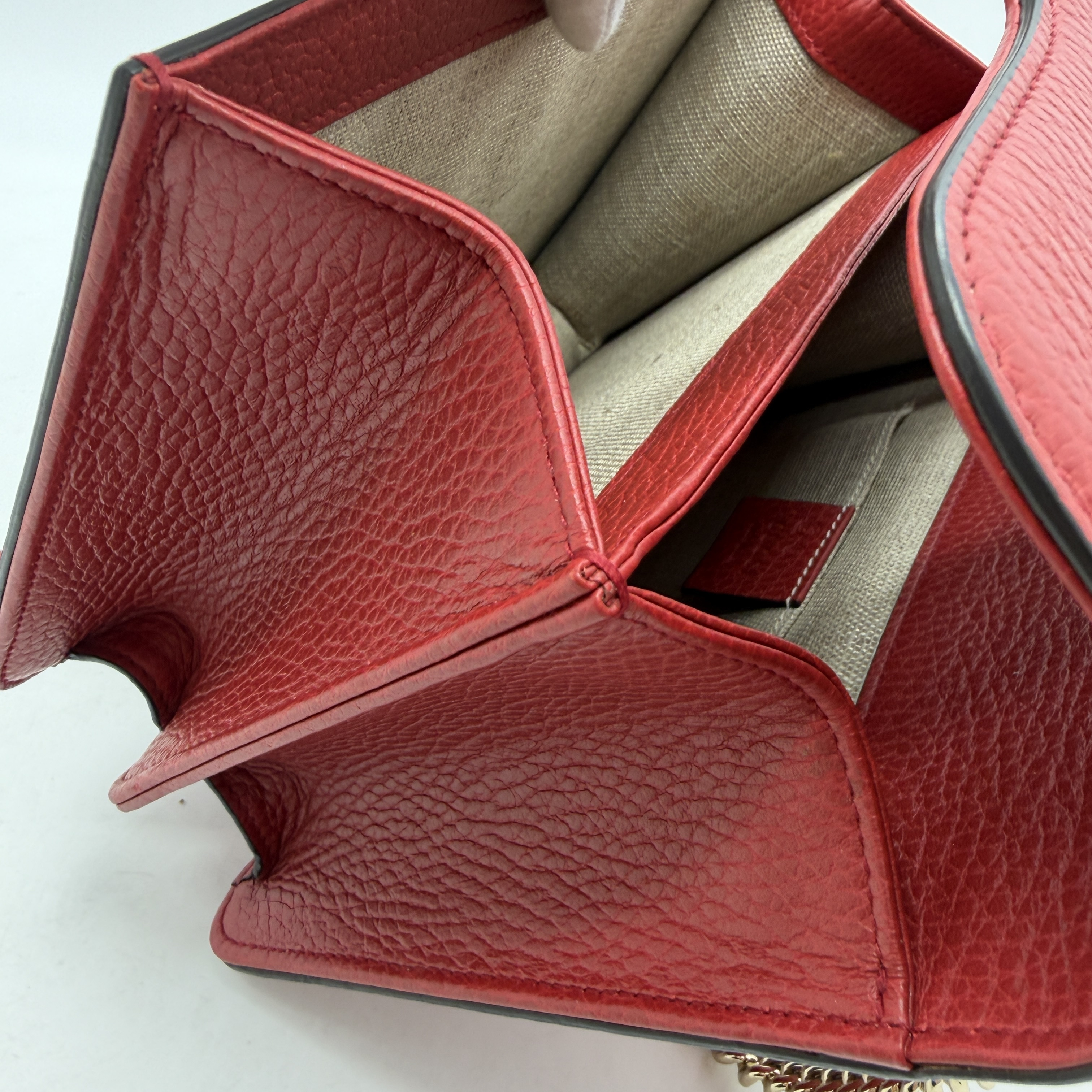 Interlocking G Chain Shoulder Bag — view 10