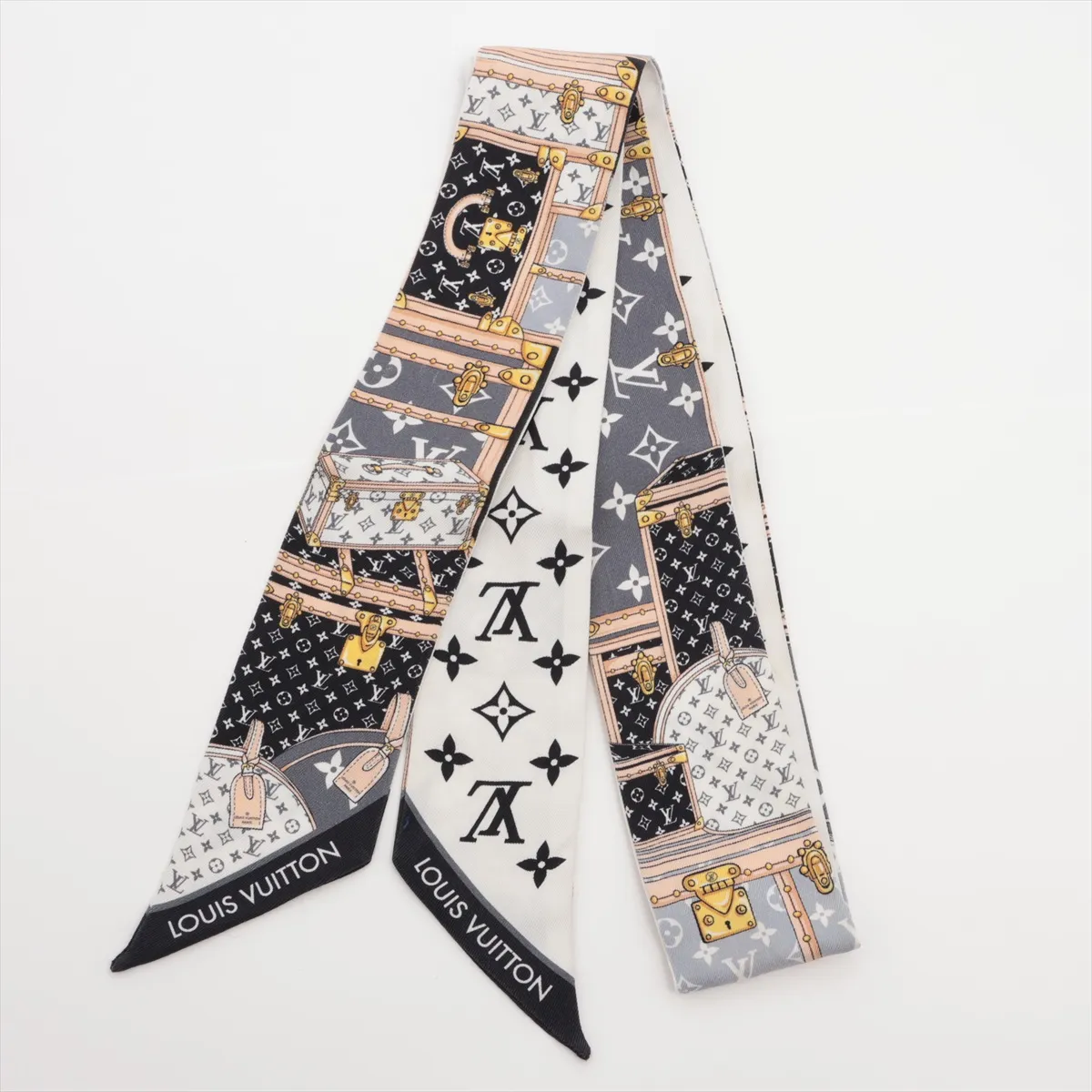 M76442 Bandeau BB Let's Go OS3273 Scarf, Silk, Black x White. Shows signs of wear,