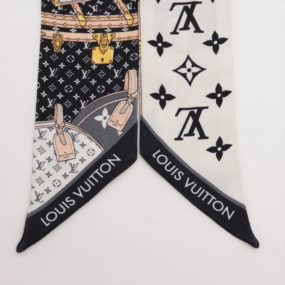 M76442 Bandeau BB Let's Go OS3273 Scarf, Silk, Black x White. Shows signs of wear, — view 2