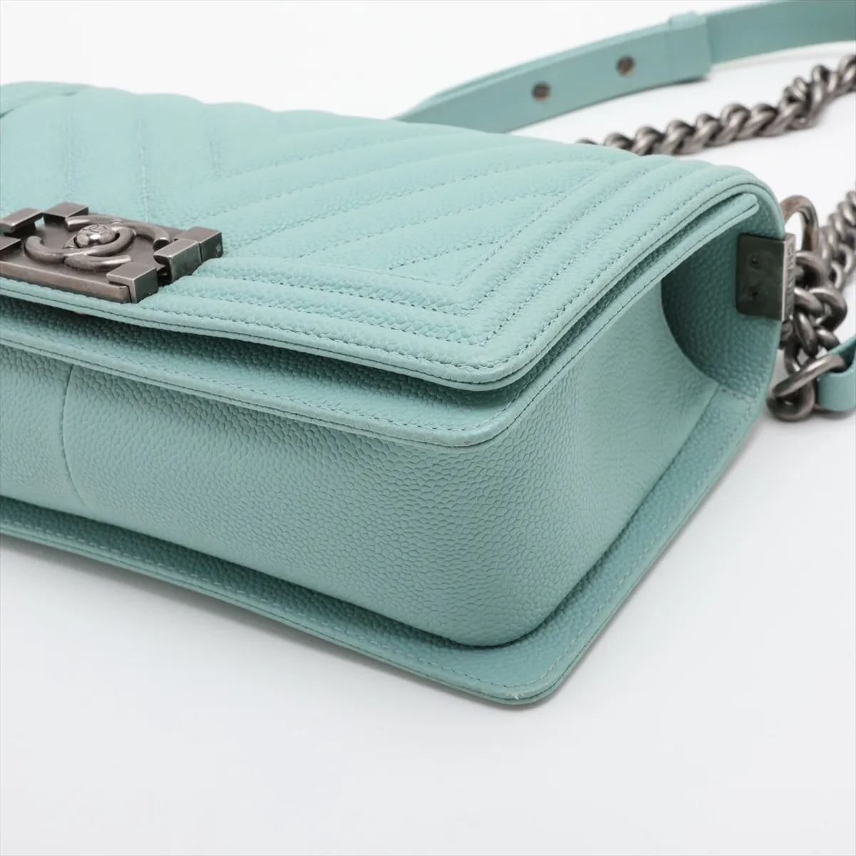 Boy Chanel 25 Caviar Skin Chain Shoulder Bag, Chevron V-stitch, Green, Gunmetal Hardware, 29185339, Serial Number 29, A67086 — view 3