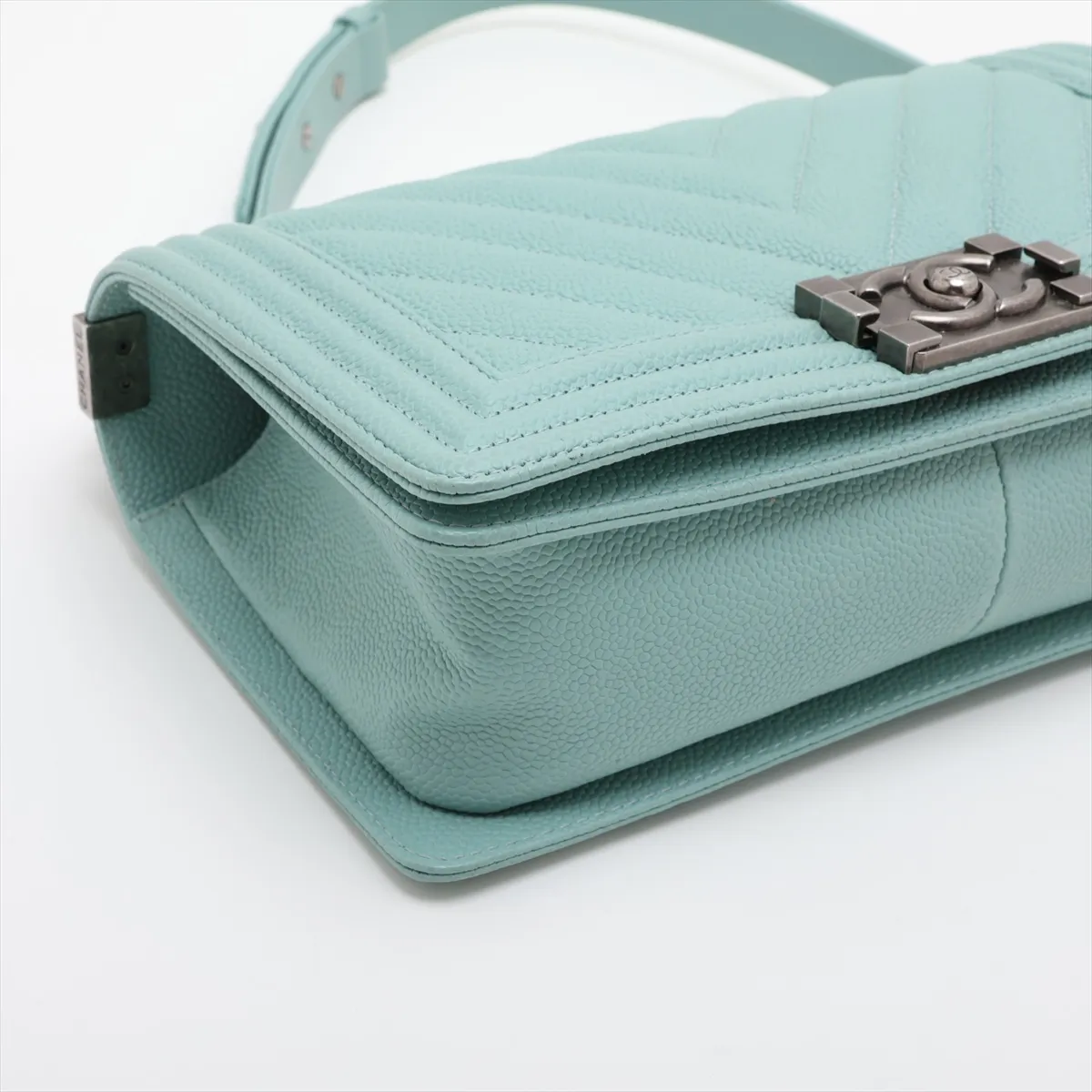 Boy Chanel 25 Caviar Skin Chain Shoulder Bag, Chevron V-stitch, Green, Gunmetal Hardware, 29185339, Serial Number 29, A67086 — view 4