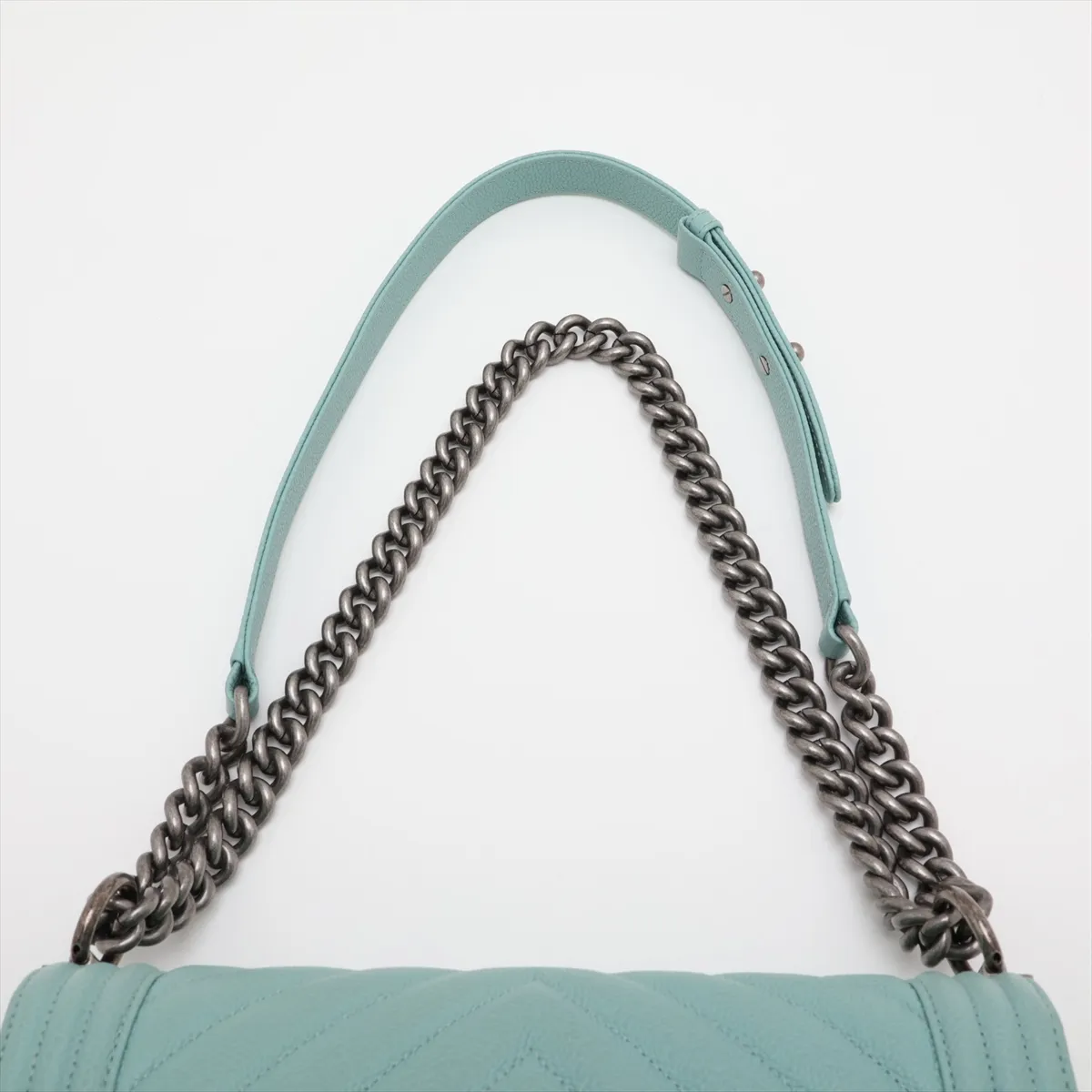 Boy Chanel 25 Caviar Skin Chain Shoulder Bag, Chevron V-stitch, Green, Gunmetal Hardware, 29185339, Serial Number 29, A67086 — view 6