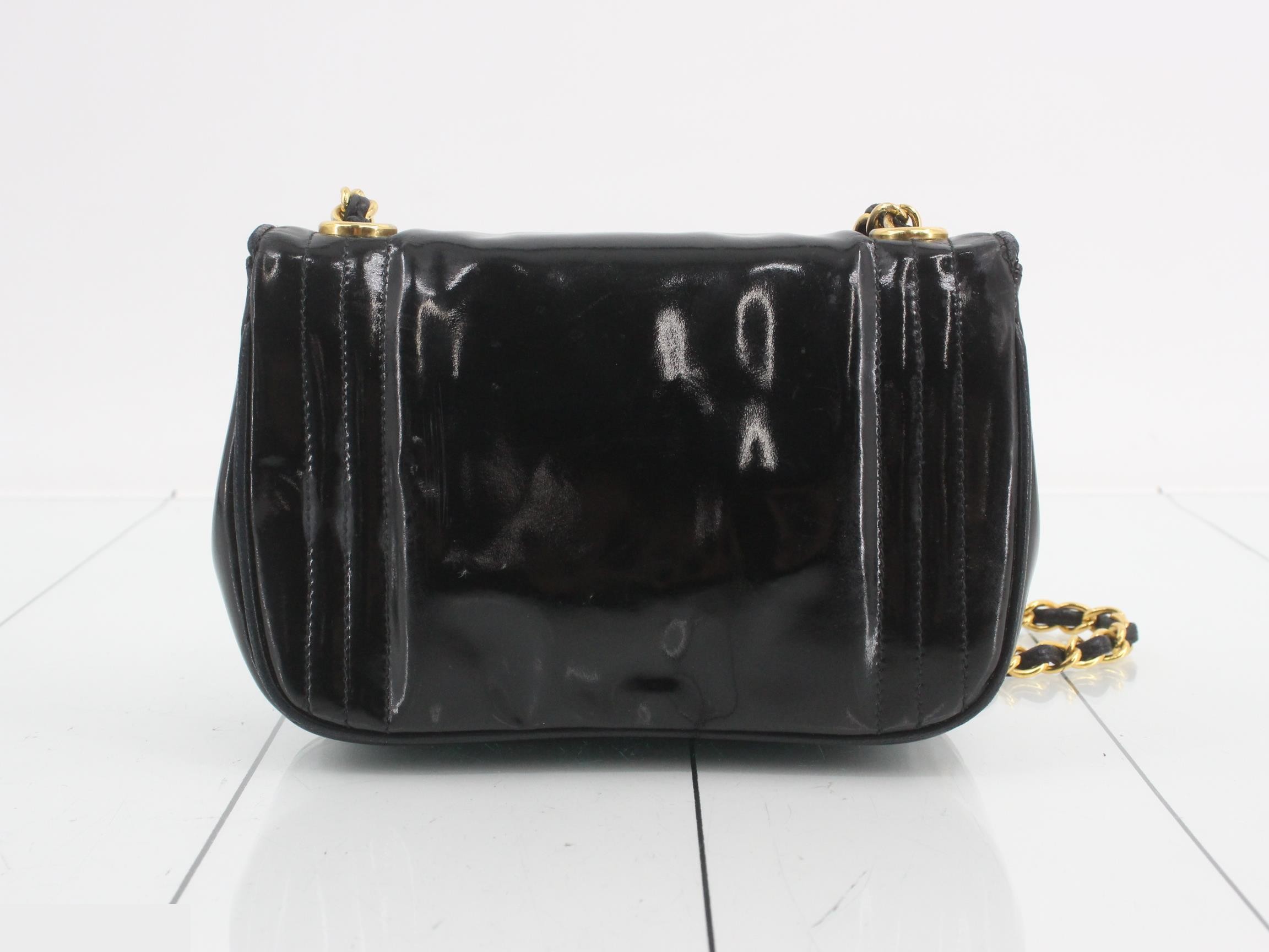 Patent leather Coco Mark chain shoulder bag — view 2