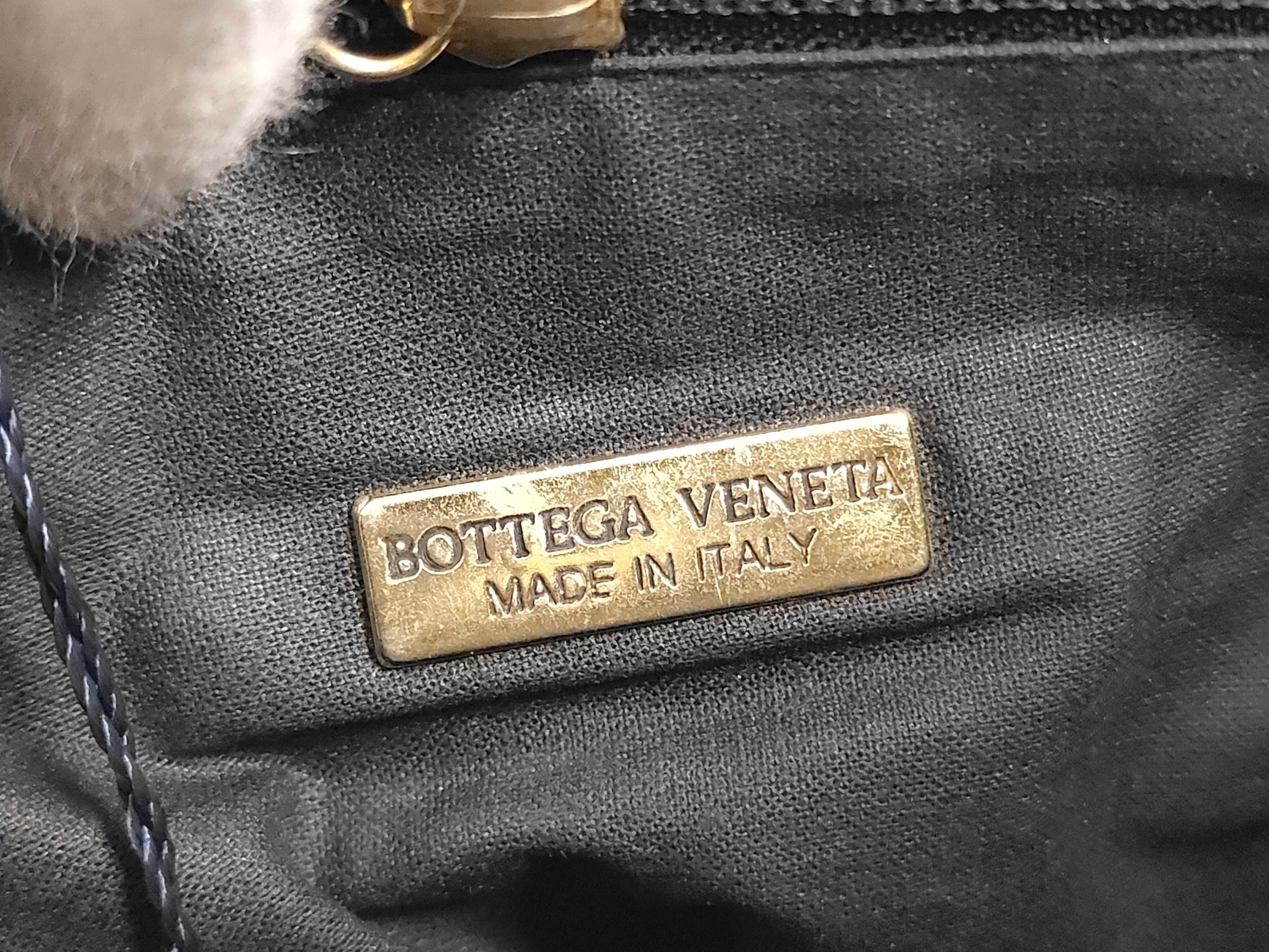 Intrecciato Woven Shoulder Bag — view 8