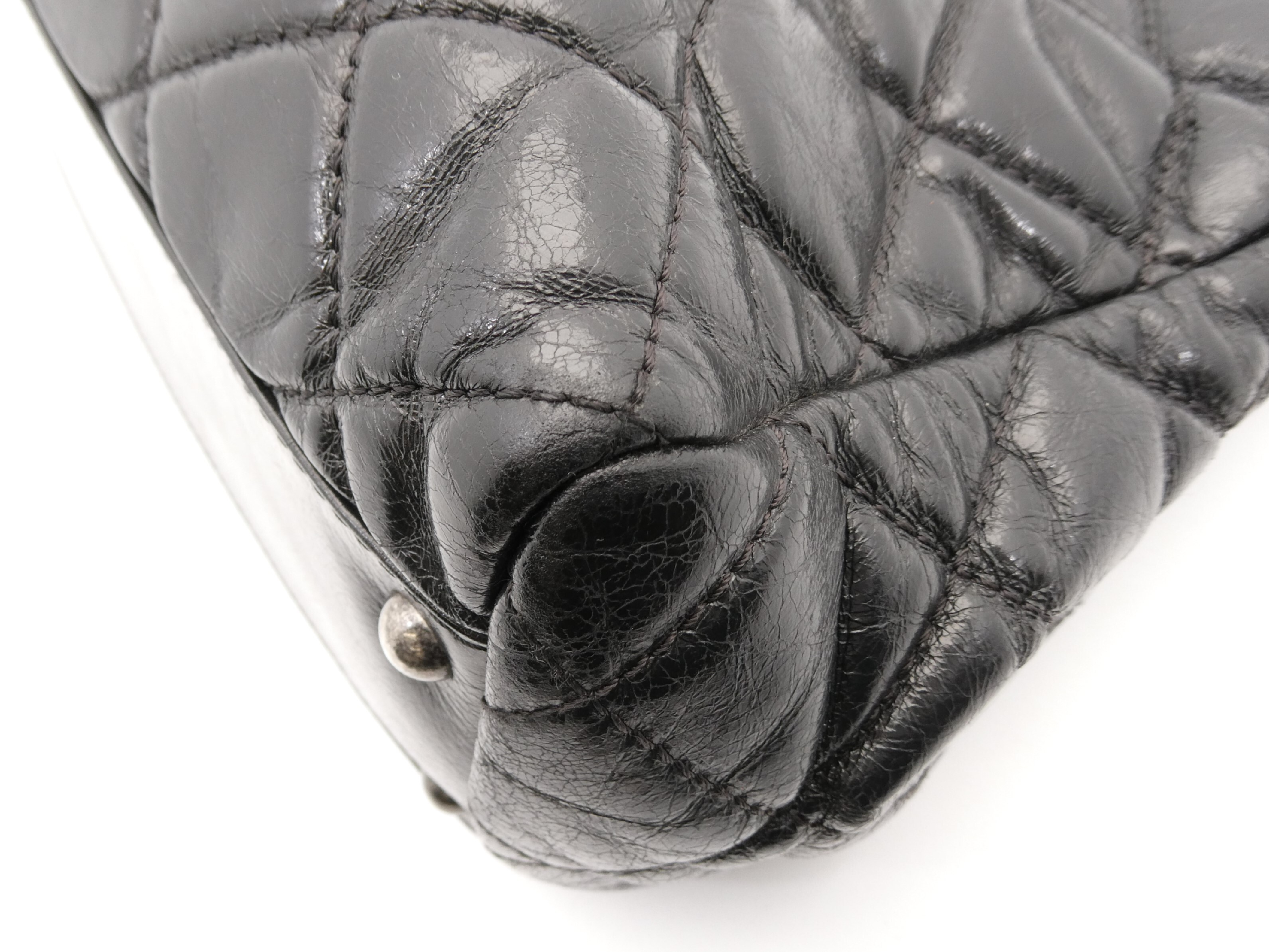 Matelassé Coco Mark Chain Tote Bag — view 10