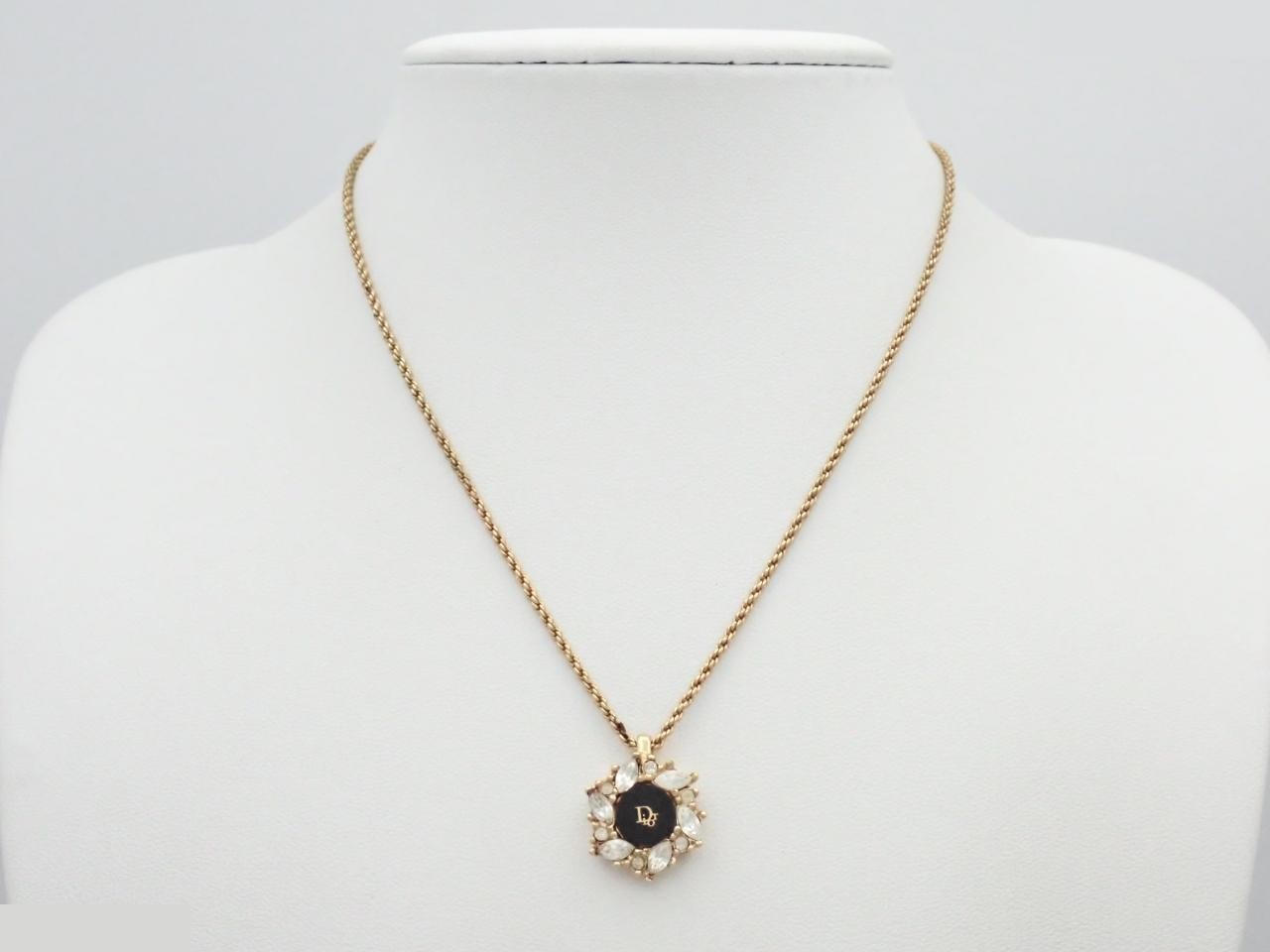 Other lines: Precious metals, necklaces, pendants — view 3