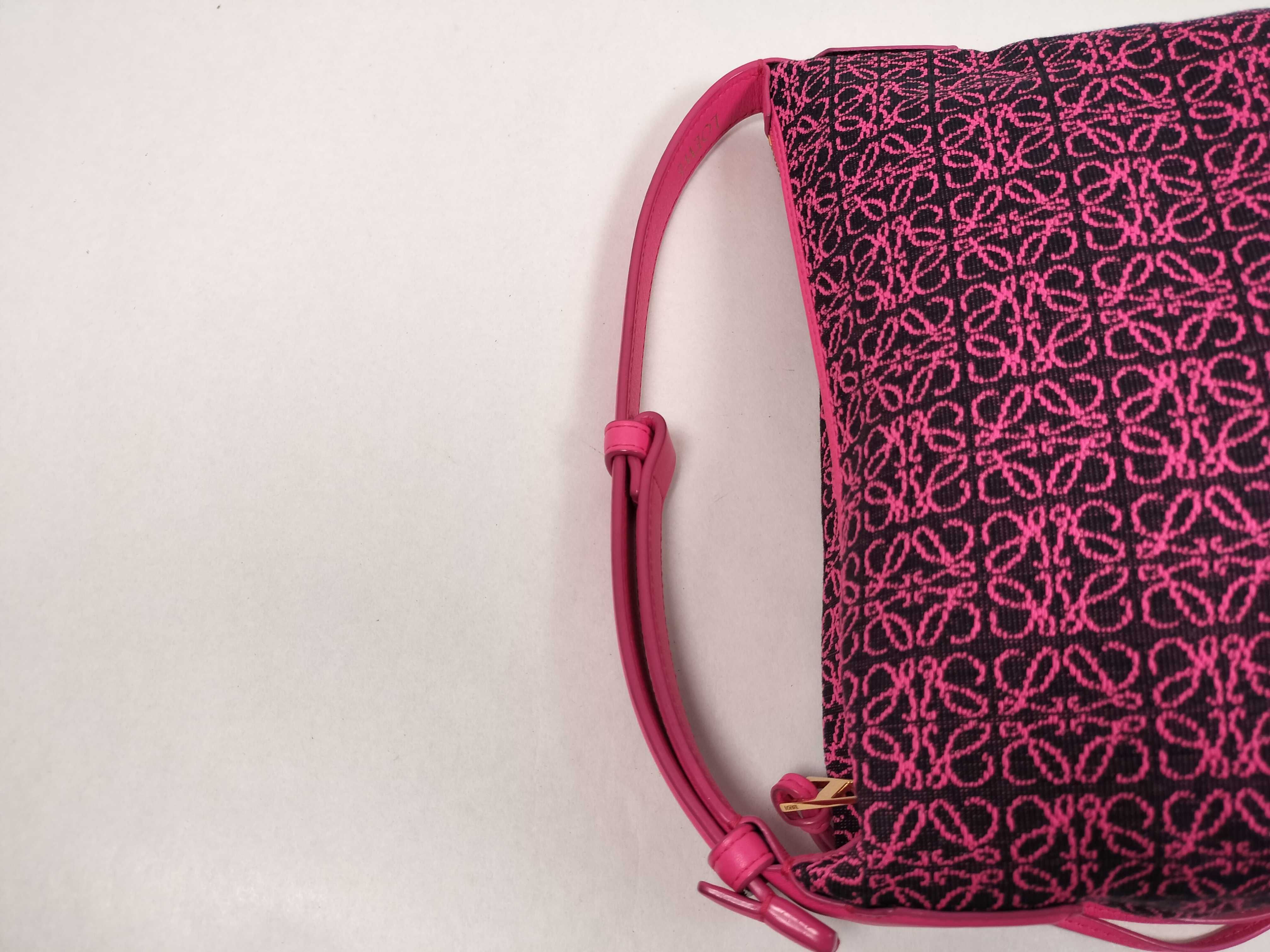 pink handbag — view 3