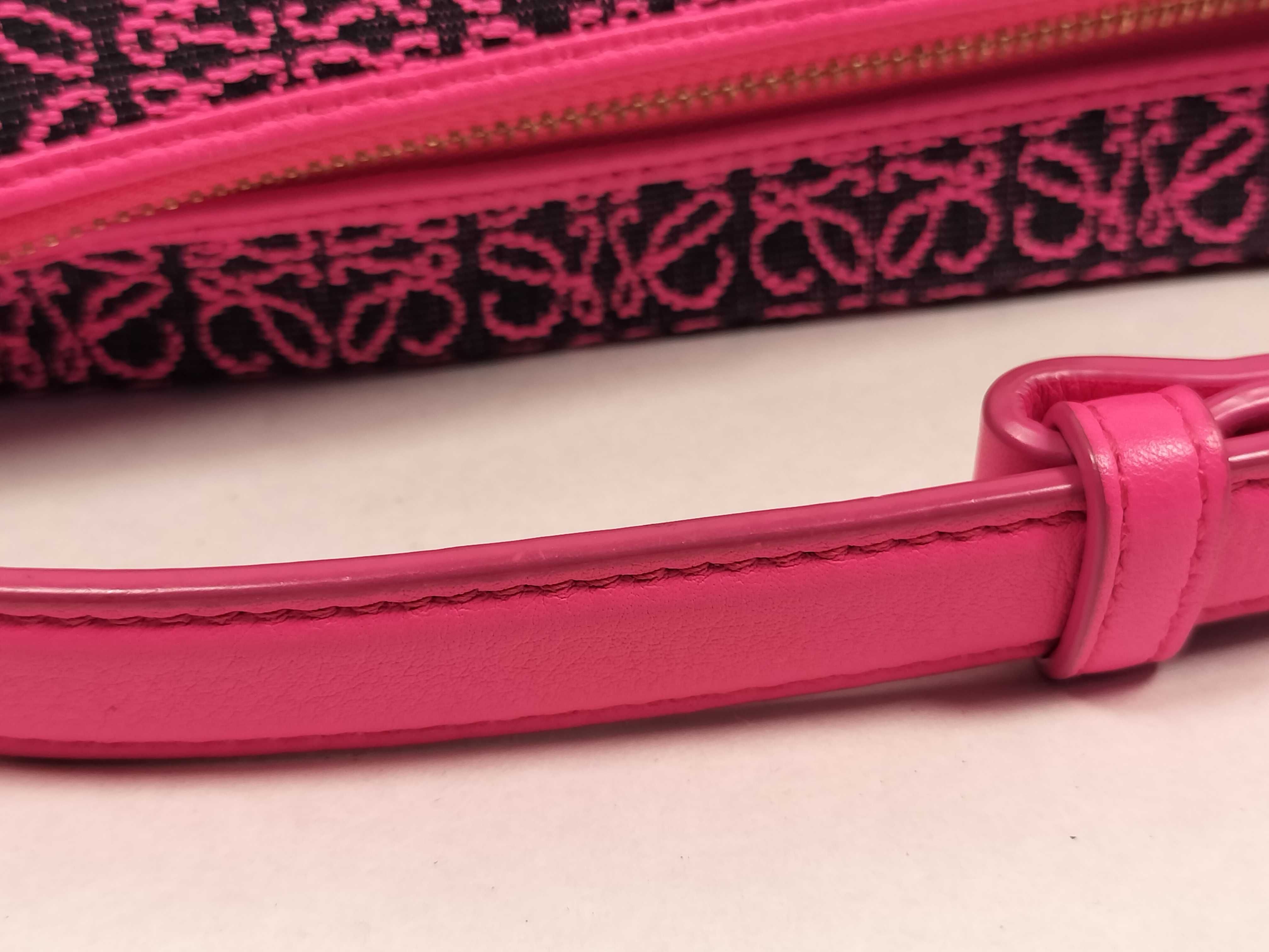 pink handbag — view 4