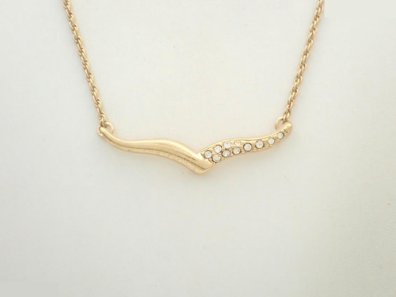 Necklace, chain approximately 48cm