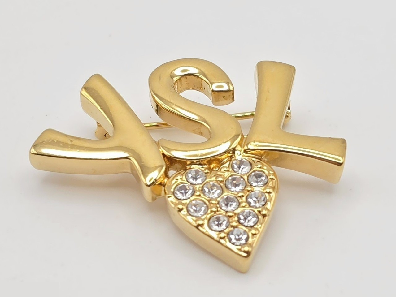 brooch — view 2